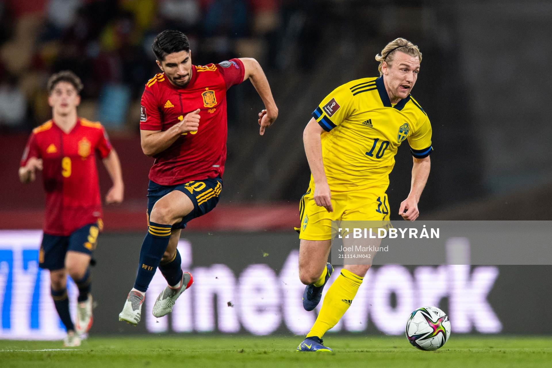 Carlos Soler of Spain and Emil Forsberg of Sweden
