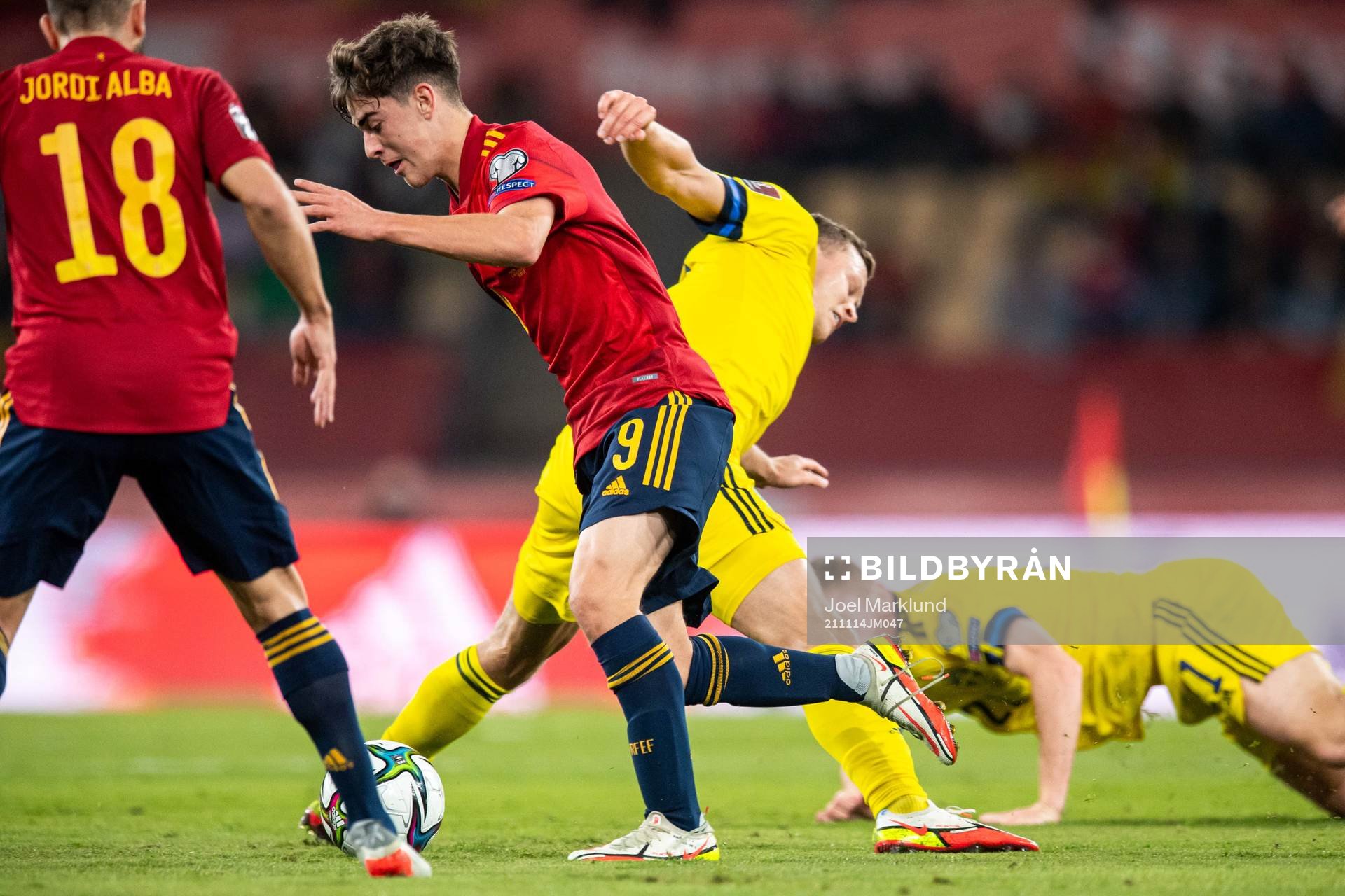 Gavi of Spain and Viktor Claesson of Sweden