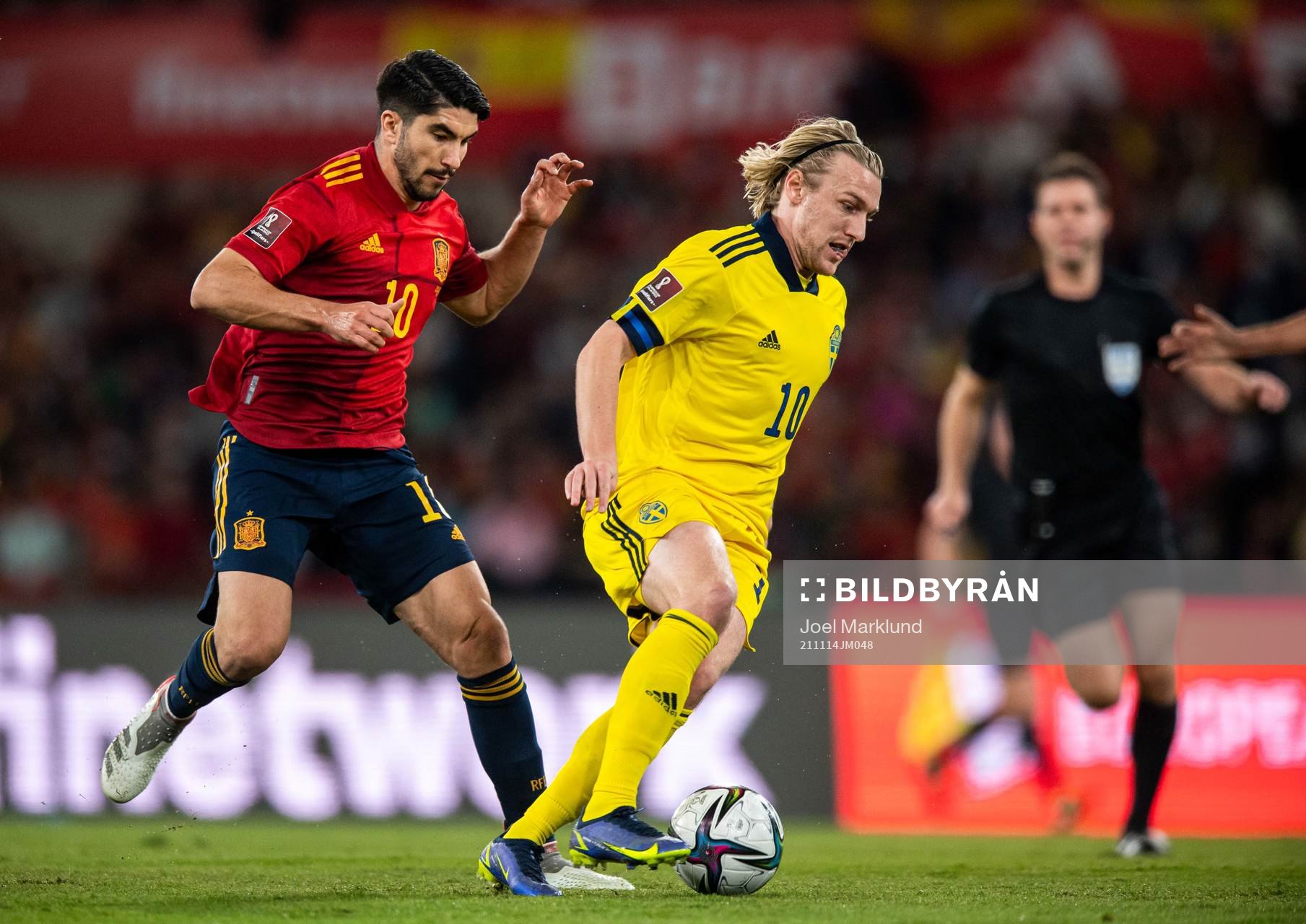 Carlos Soler of Spain and Emil Forsberg of Sweden