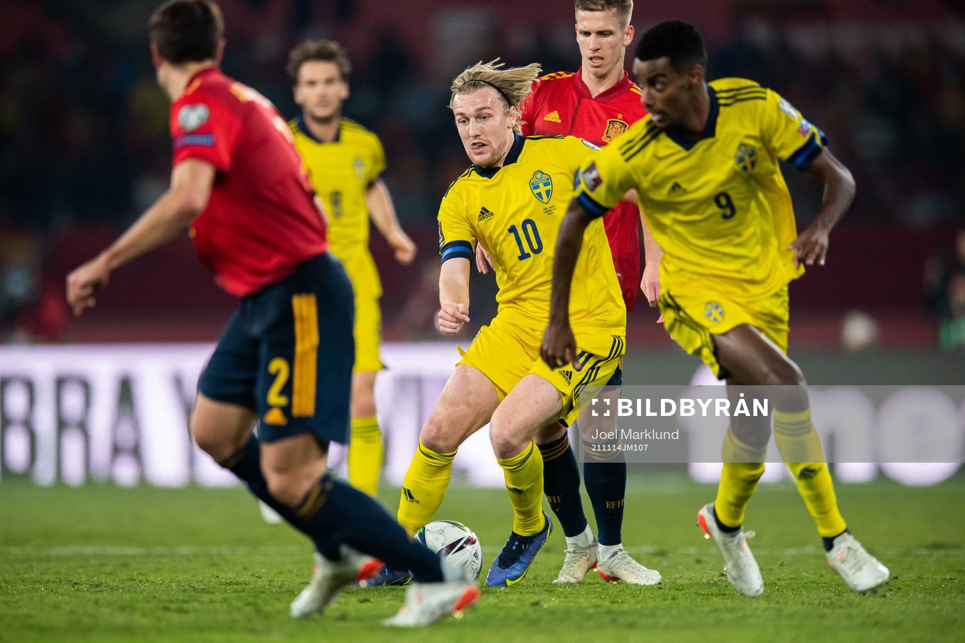 Emil Forsberg and Alexander Isak of Sweden