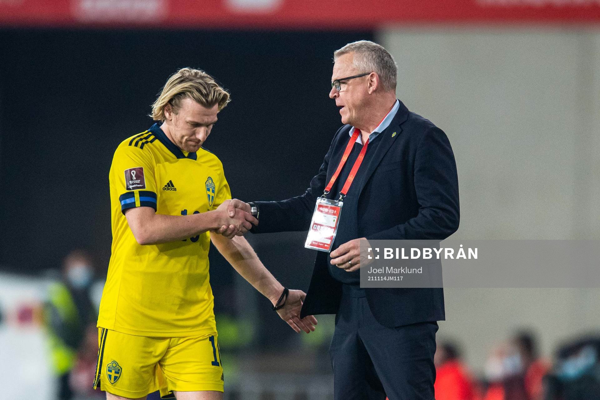 Emil Forsberg and head coach Janne Andersson of Sweden