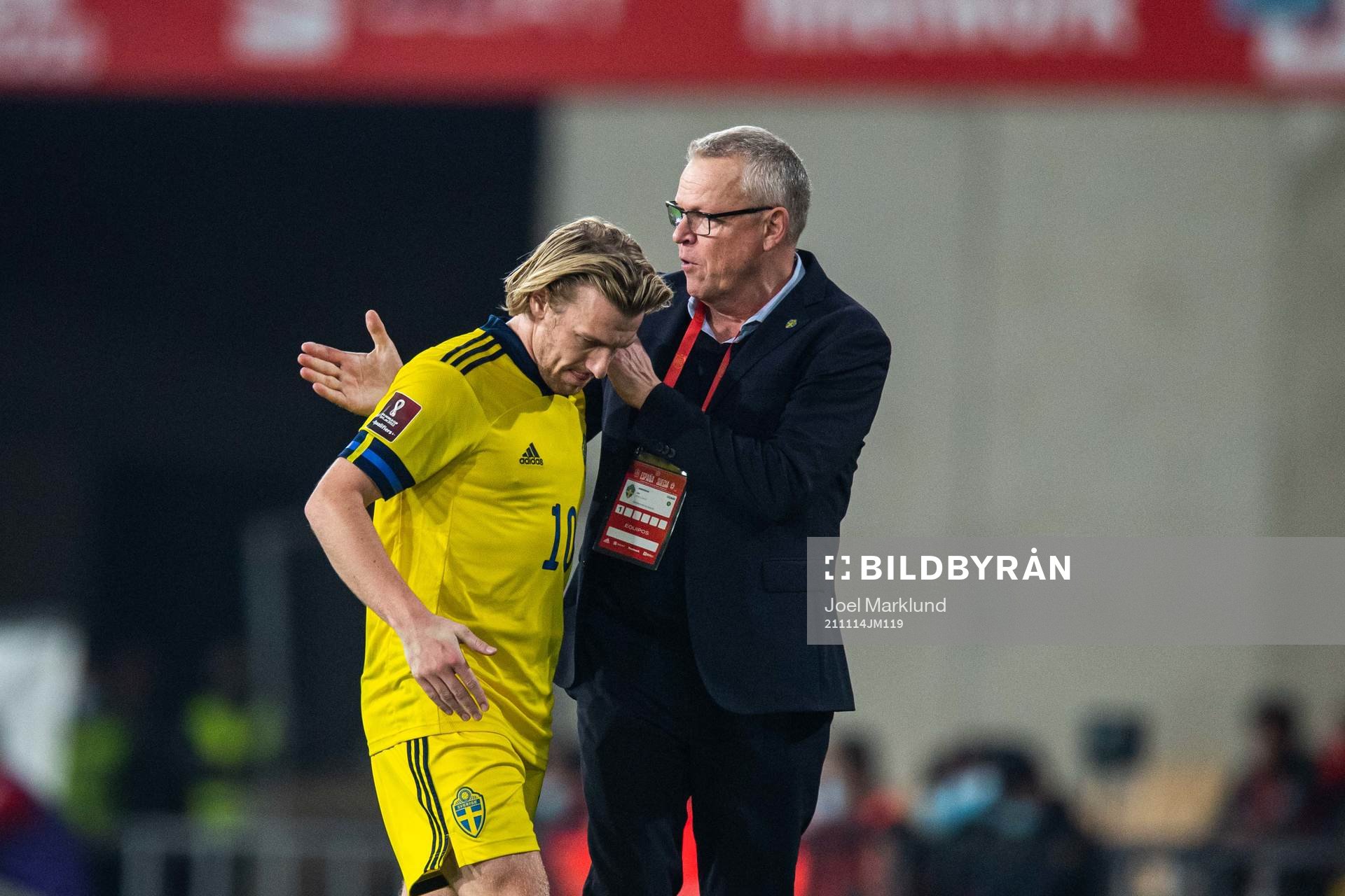 Emil Forsberg and head coach Janne Andersson of Sweden
