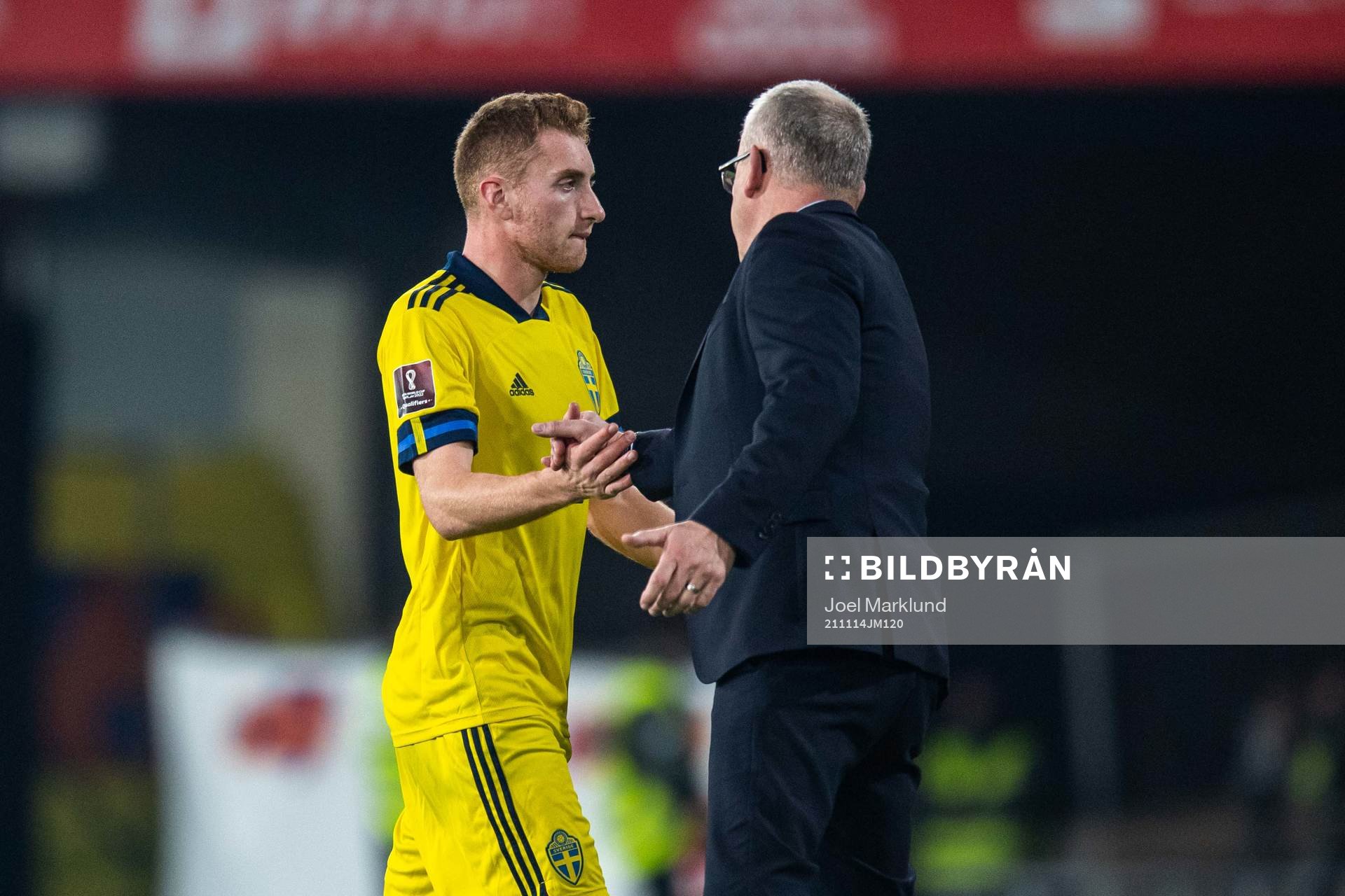 Dejan Kulusevski and head coach Janne Andersson of Sweden