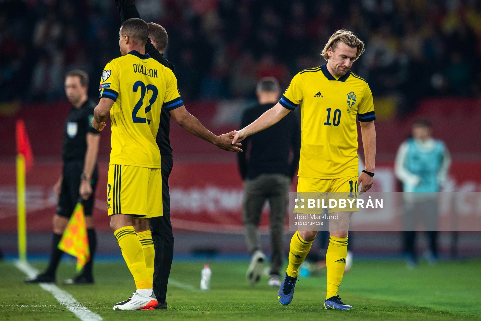 Robin Quaison and Emil Forsberg of Sweden
