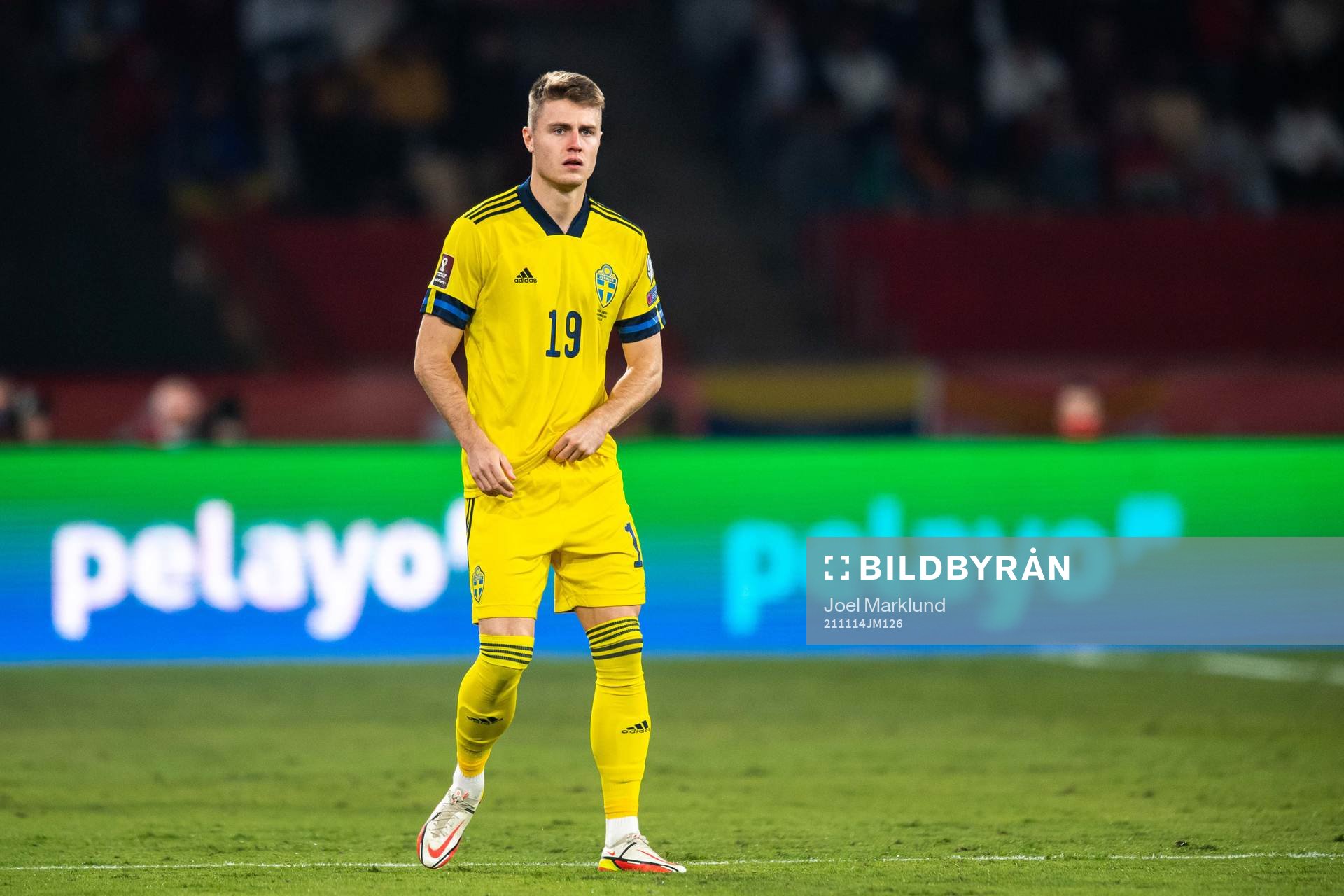 Emil Forsberg and head coach Janne Andersson of Sweden