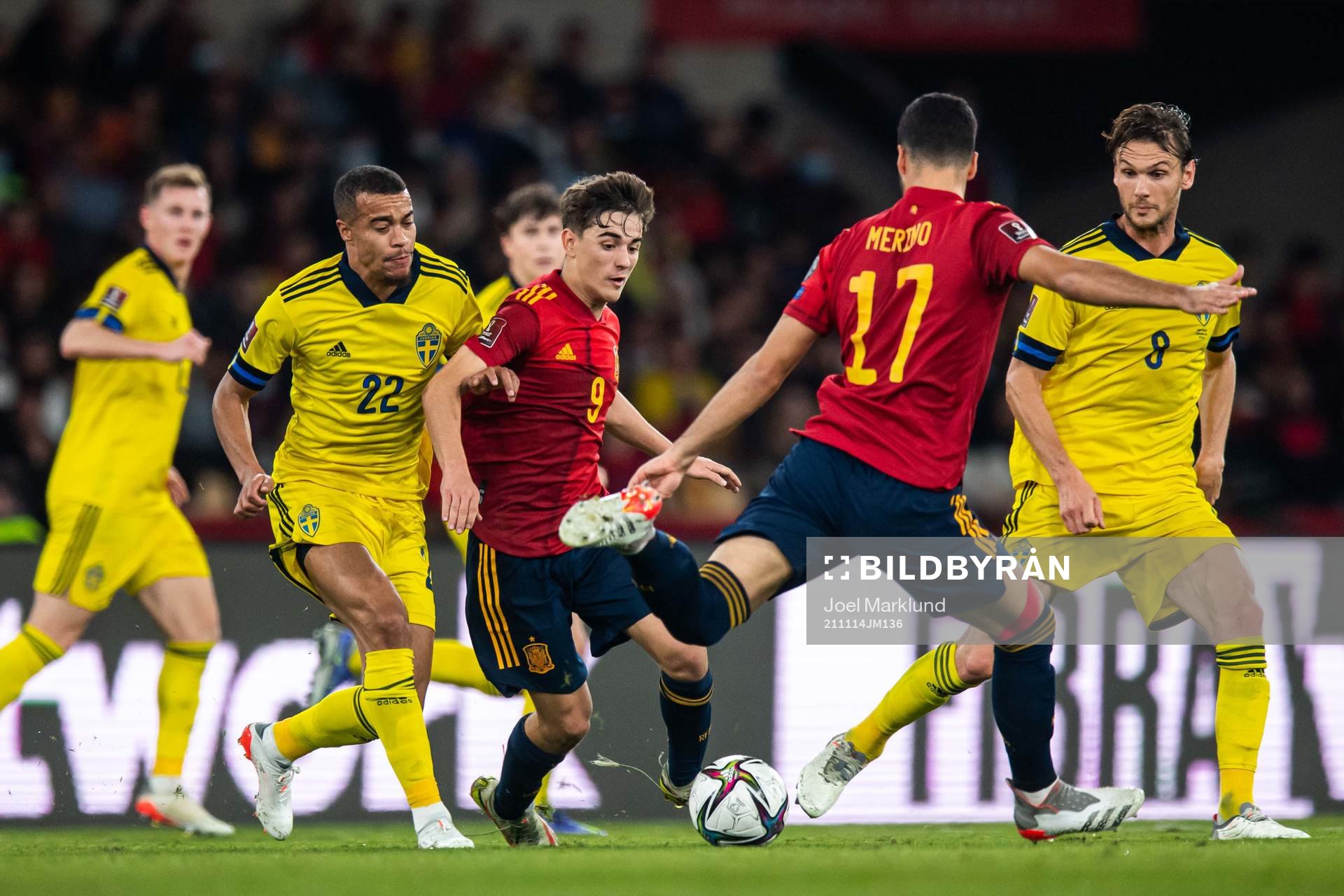 Robin Quaison and Albin Ekdal of Sweden against Gavi and