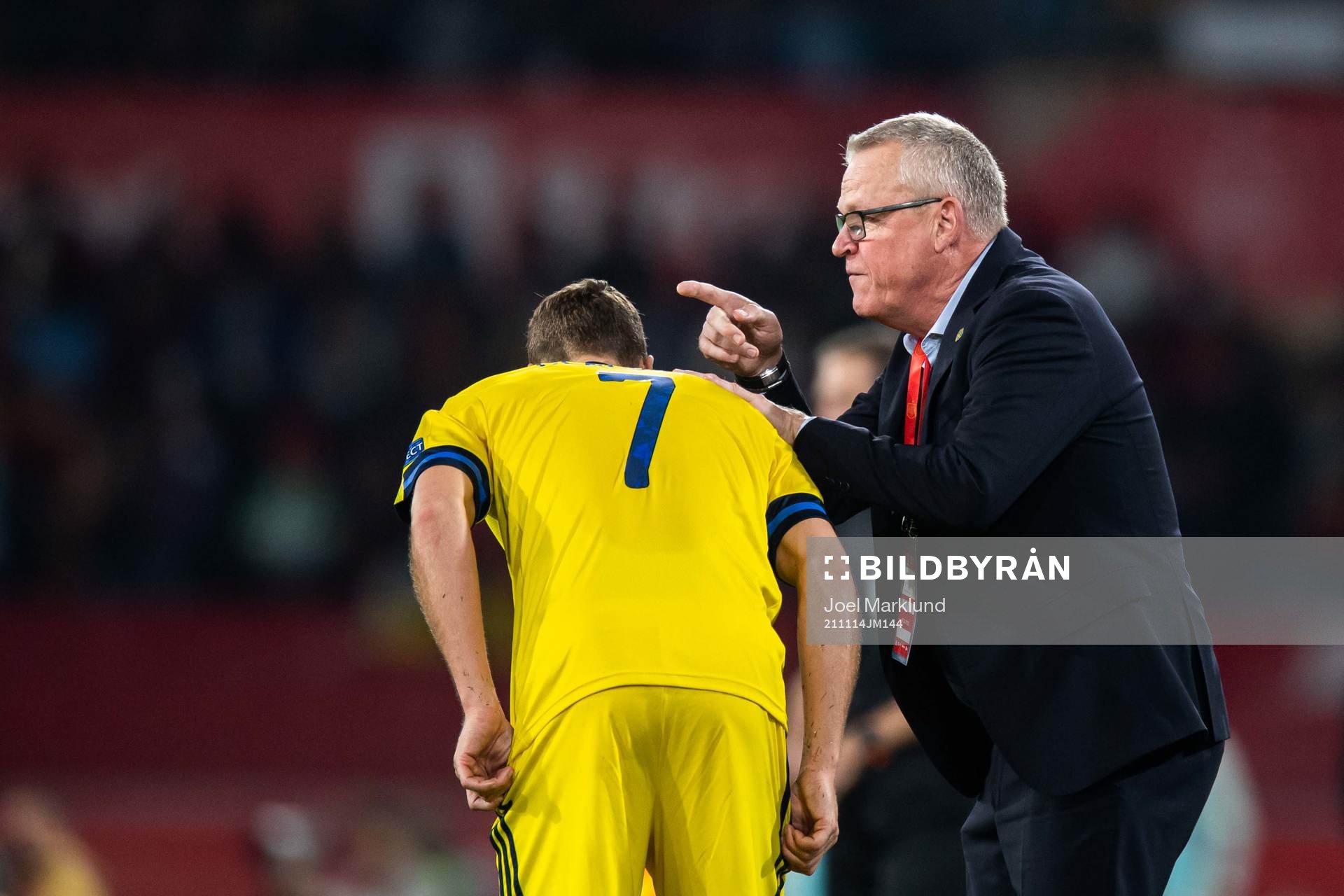 Viktor Claesson and head coach Janne Andersson of Sweden