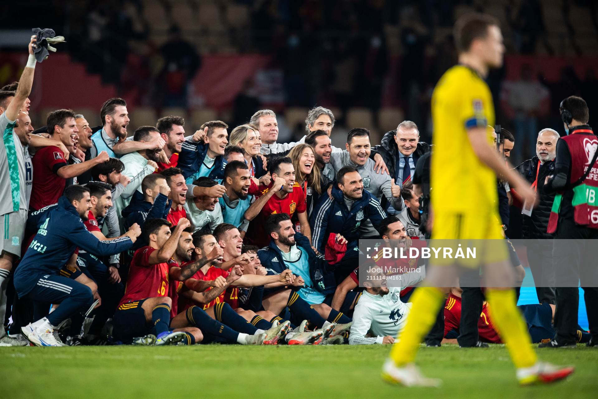 Players of Spain celebrate