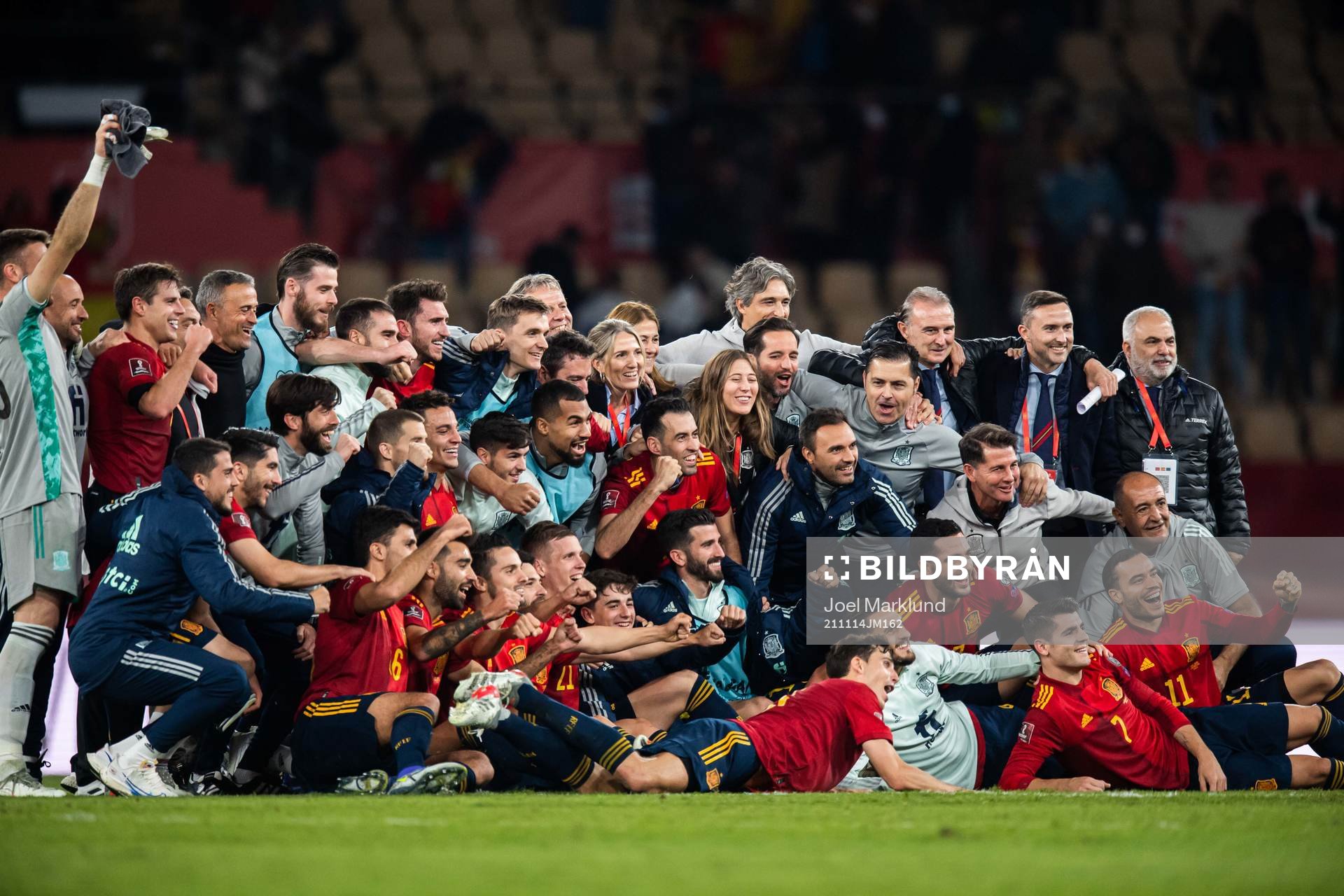 Players of Spain celebrate
