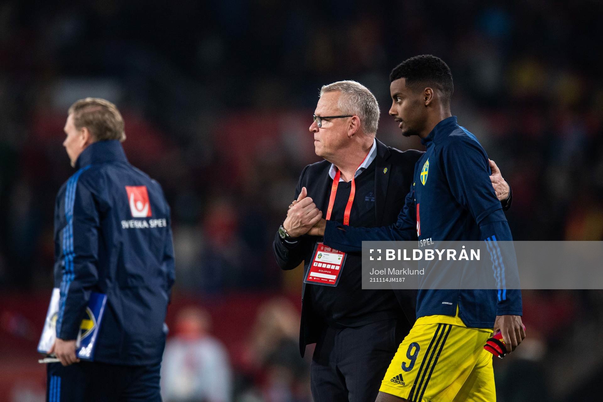 Head coach Janne Andersson and Alexander Isak of Sweden