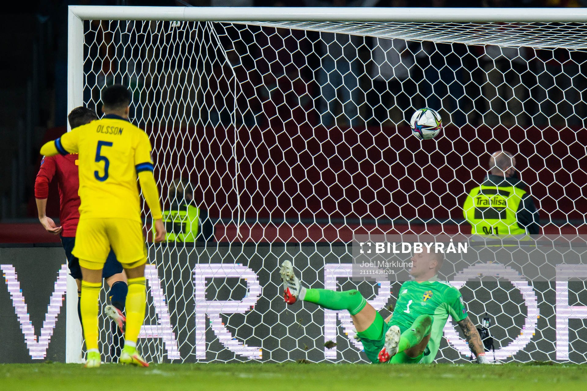 Alvaro Morata of Spain scores 1-0 behind goalkeeper Robin