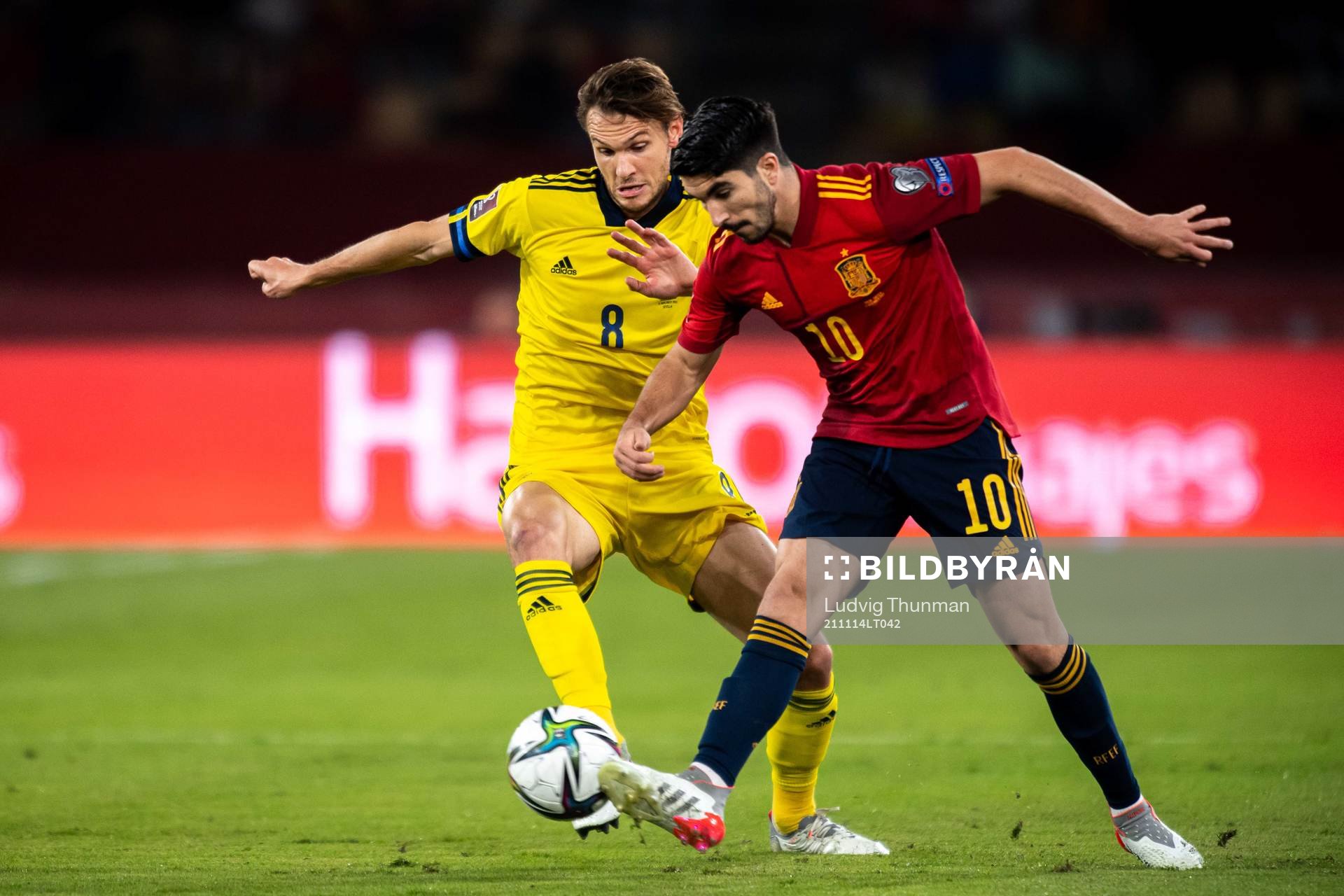Albin Ekdal of Sweden and Carlos Soler of Spain