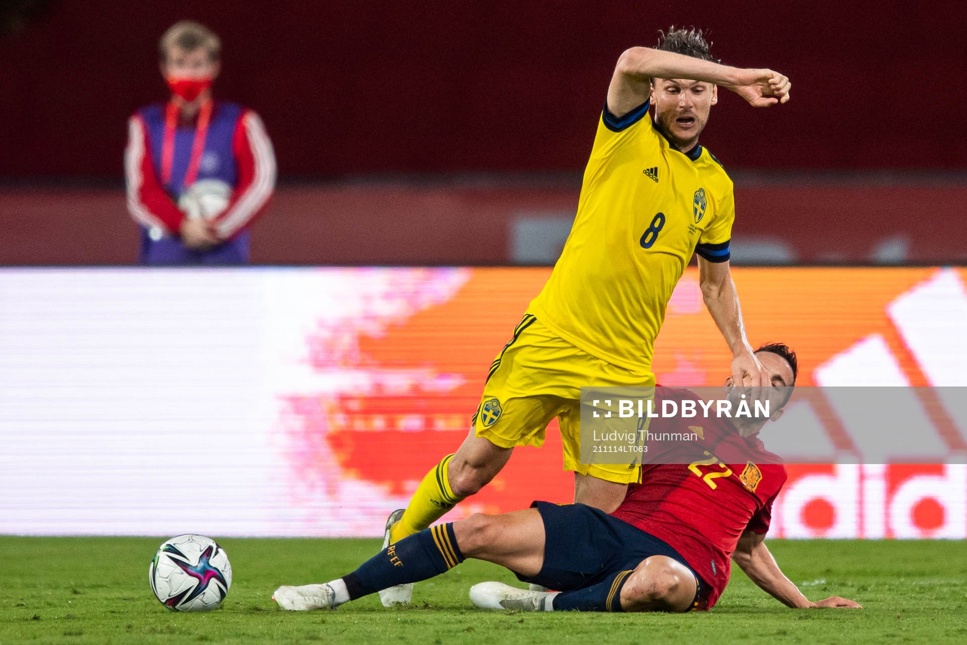 Albin Ekdal of Sweden and Pablo Sarabia of Spain