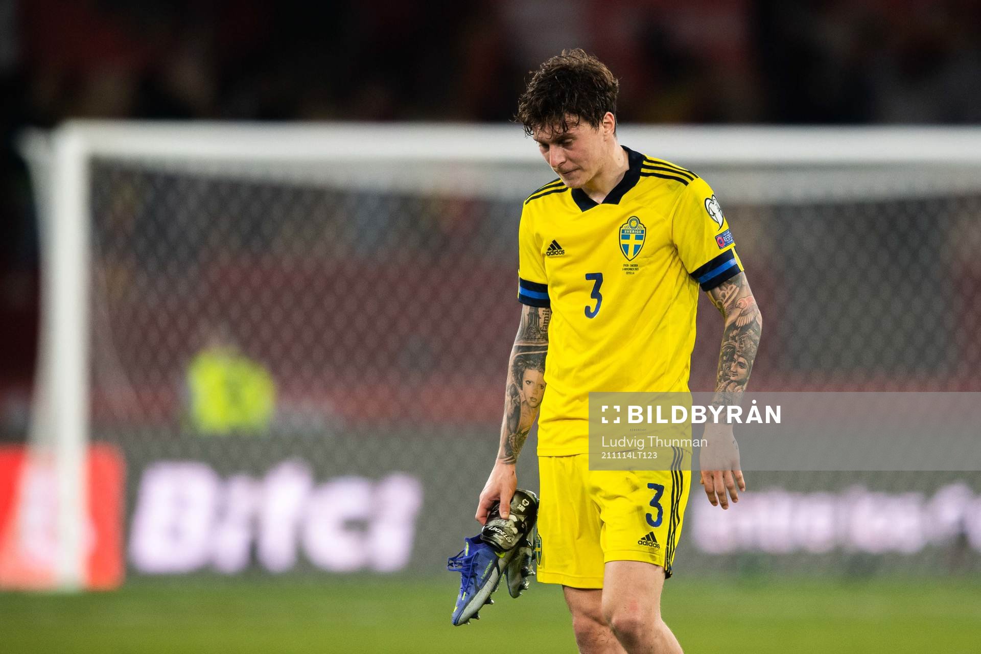 Victor Nilsson Lindelöf of Sweden looks dejected