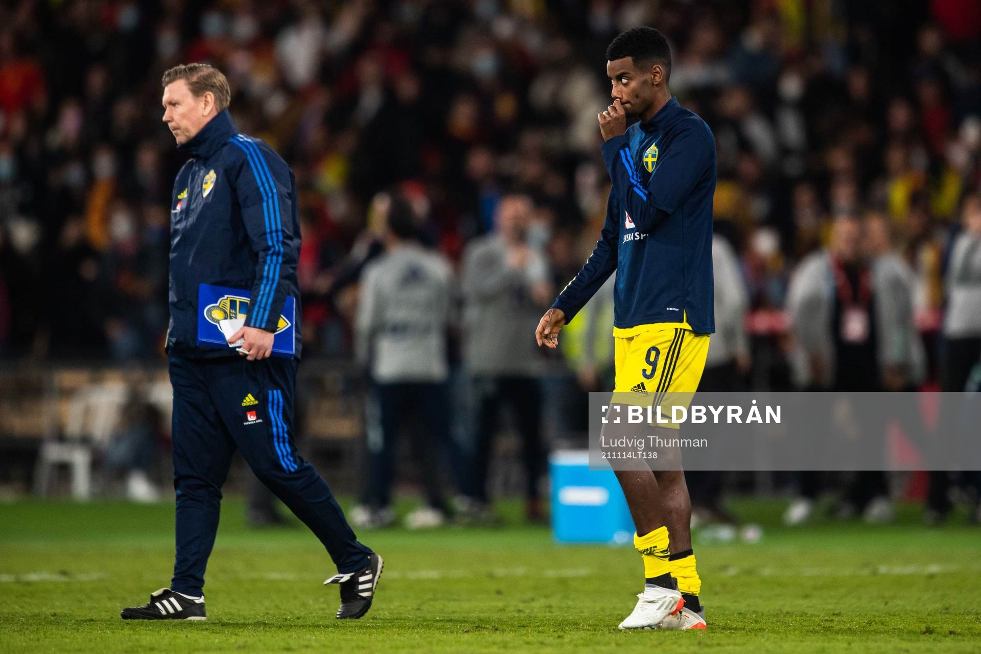 Assistant coach Peter Wettergren and Alexander Isak of