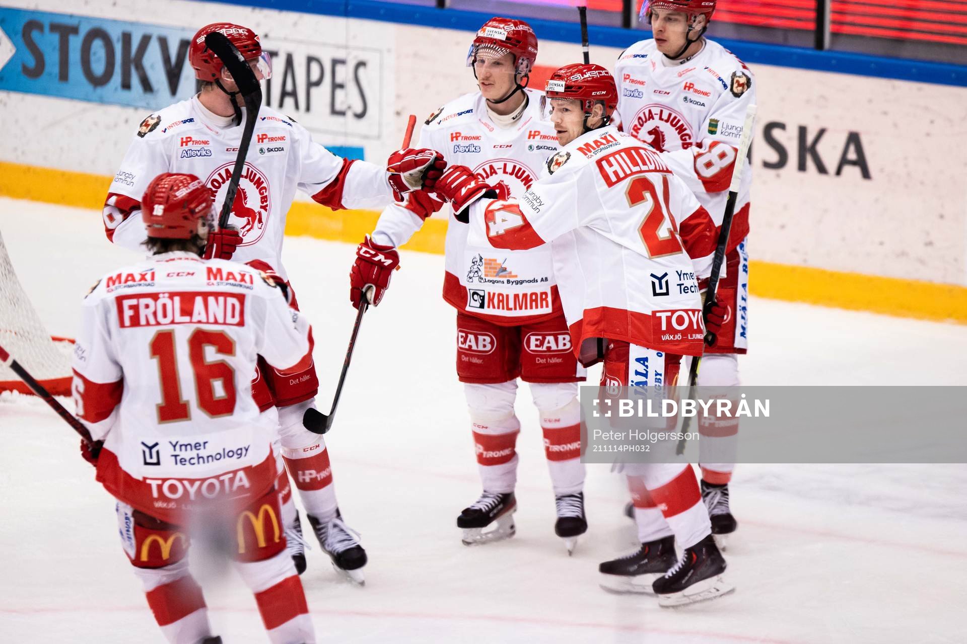 Troja/Ljungbys Joakim Hillding jublar med lagkamrater