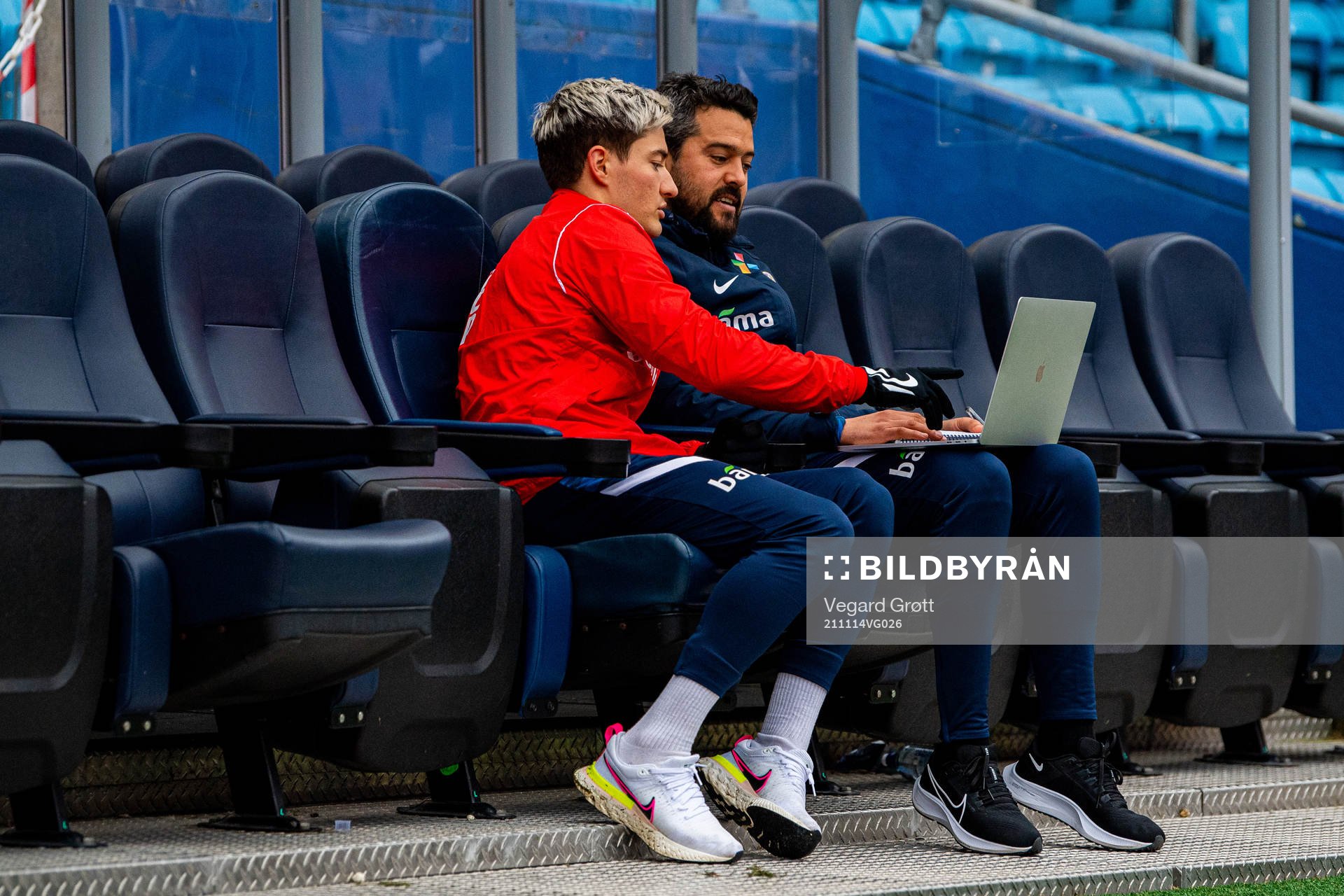 Mathias Normann and Bernardo Cueva, tactical statistician