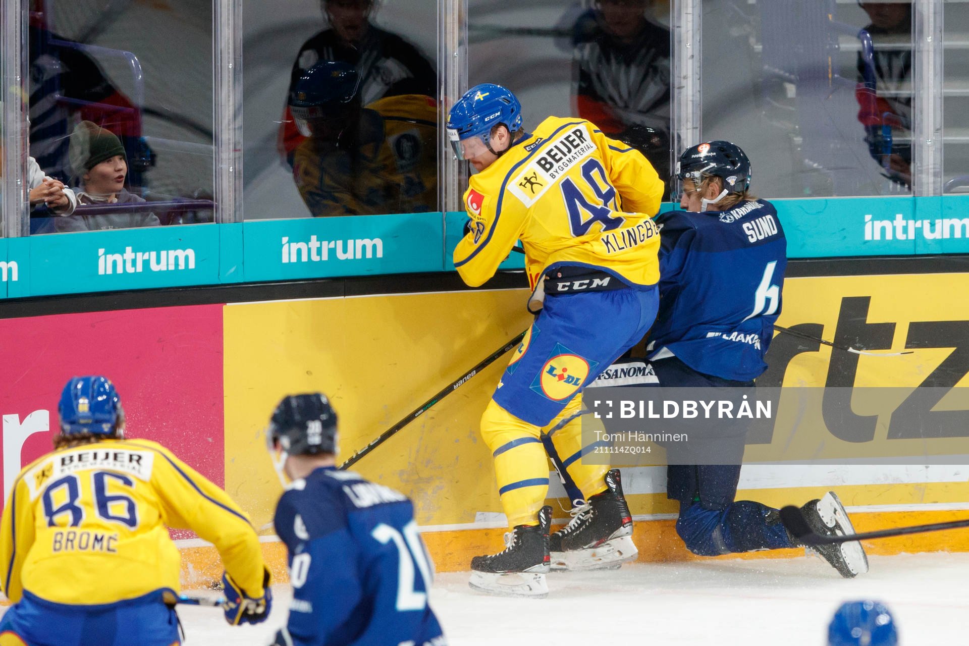 Carl Klingberg of Sweden and Tony Sund #6 of Finland