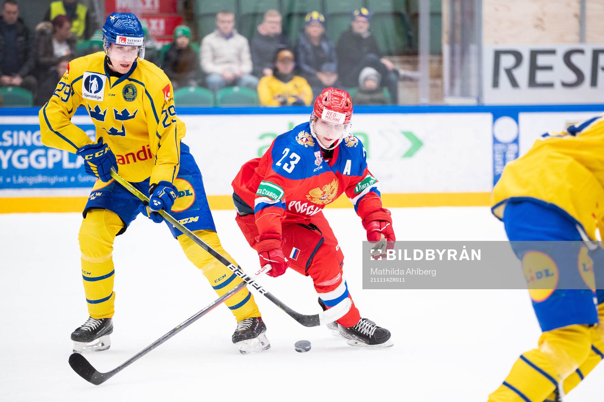 Daniel Torgersson of Sweden and Dmitri Zlodeyev of Russia