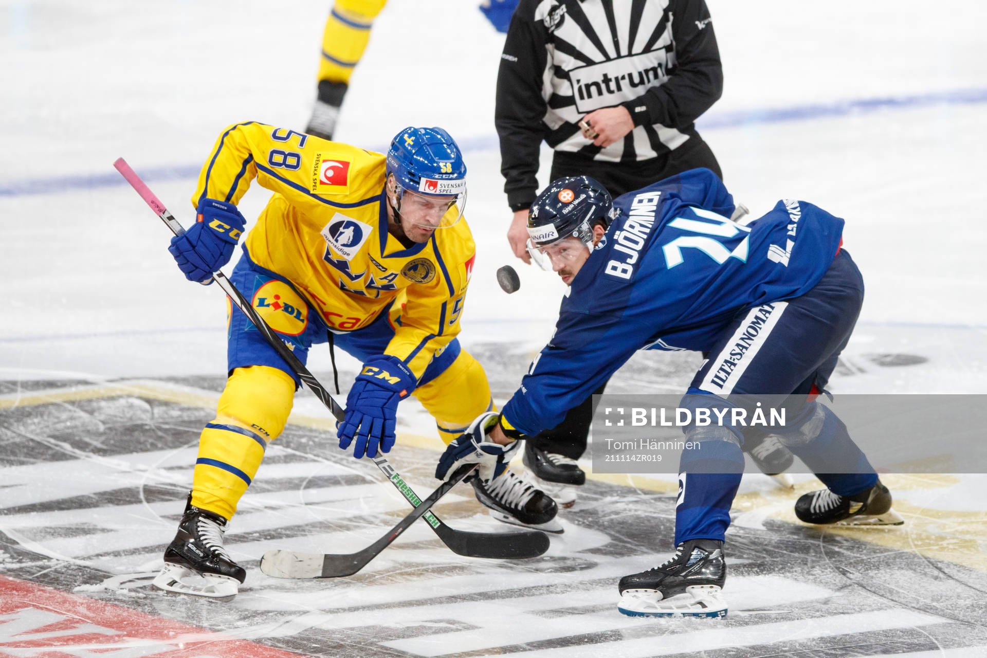 Anton Lander of Sweden and Hannes Björninen of Finland