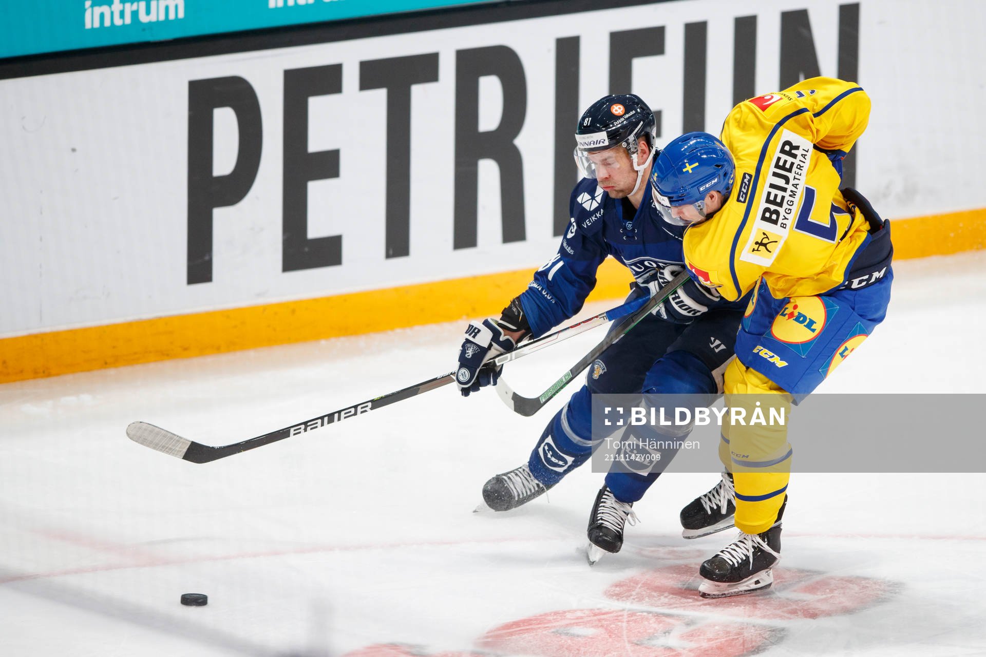 Iiro Pakarinen of Finland and Christian Djoos of Sweden