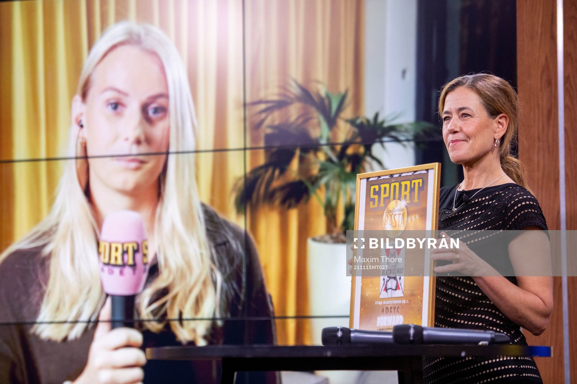 Petra Thoren tilldelar Stina Blackstenius, BK Häcken,