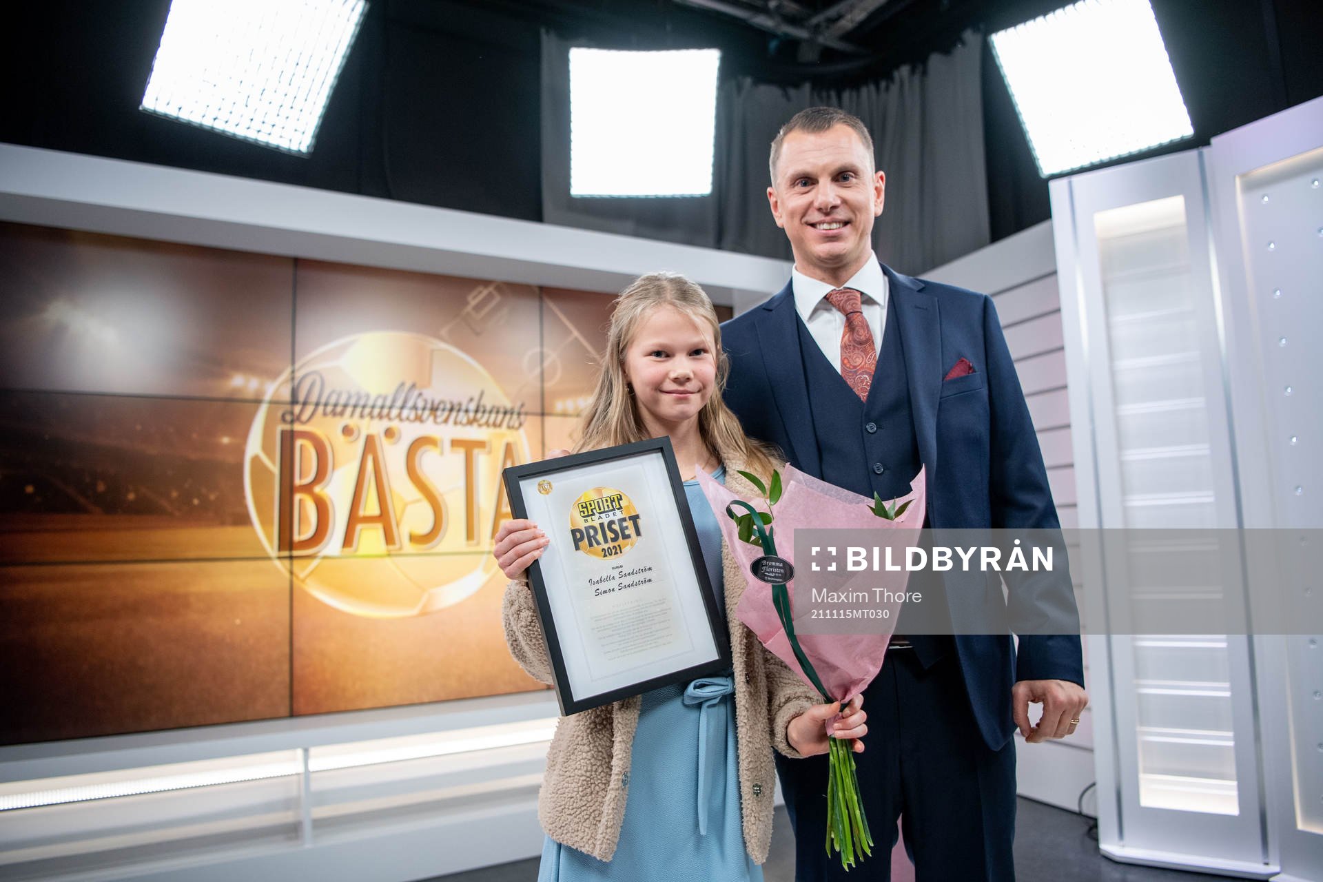 Isabella Sandström och Simon Sandström tar emot
