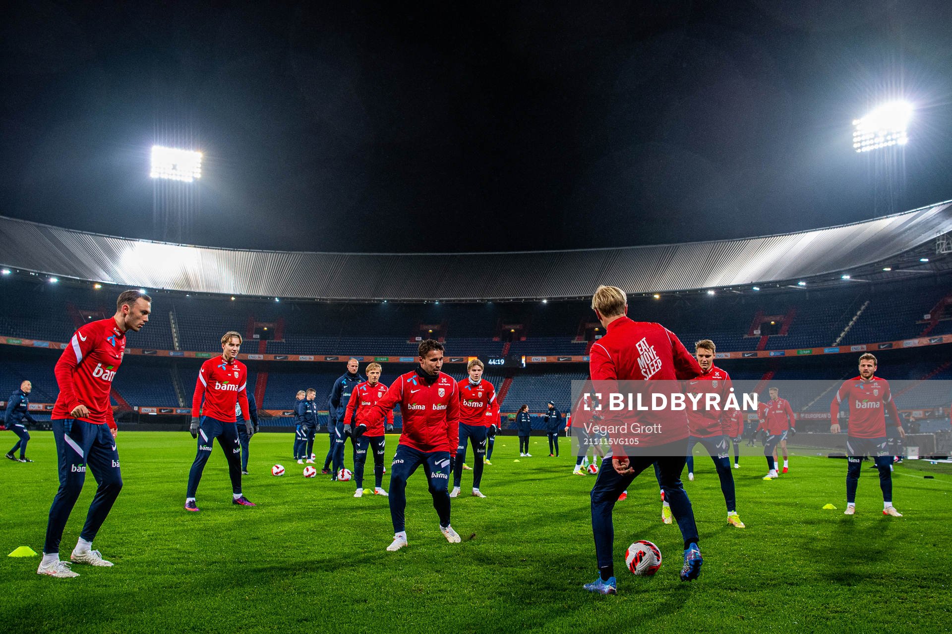 Fredrik Aursnes, Anders Trondsen and players of the Norwegian national football team during a training session on November 15, 2021 in Rotterdam.