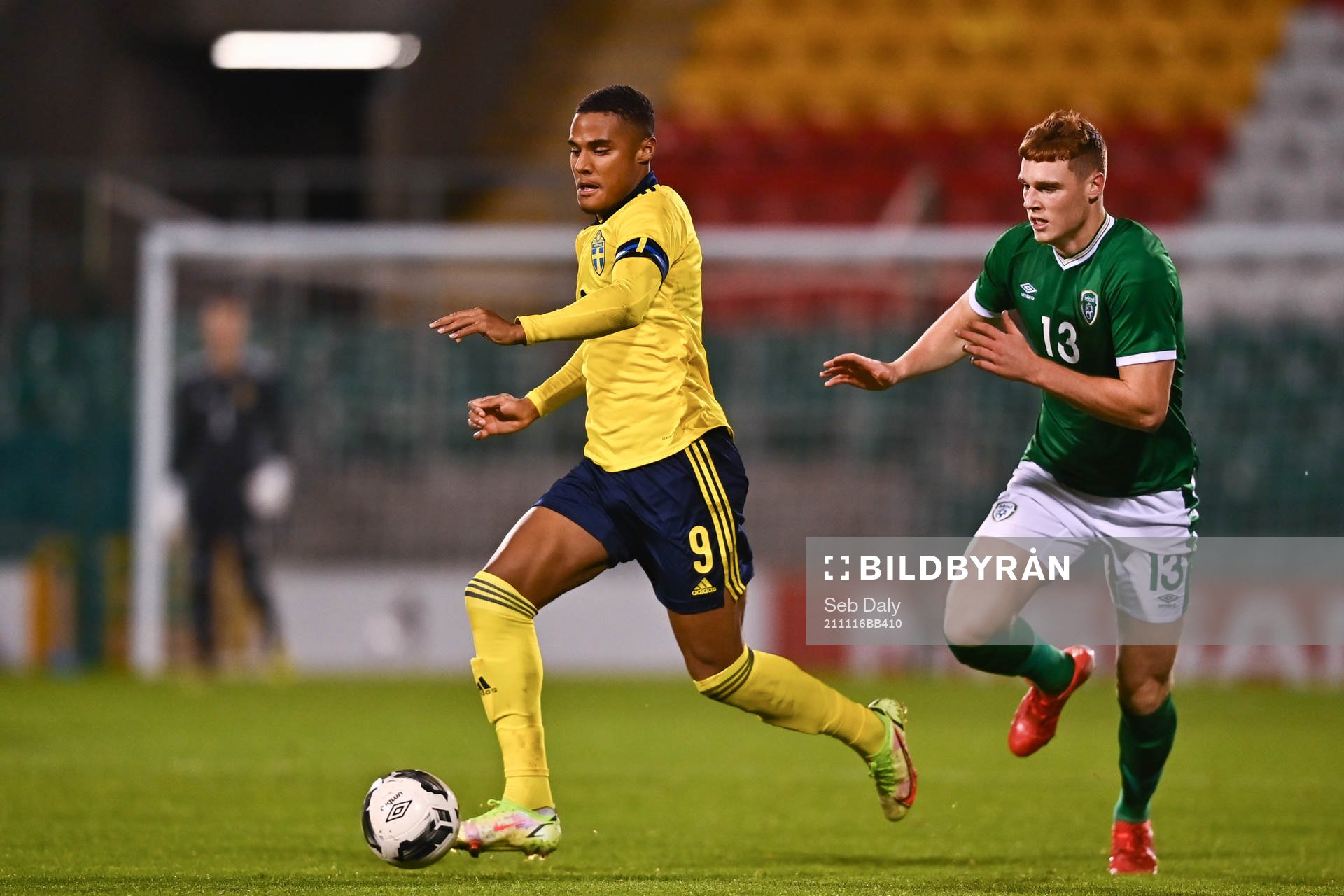 Amin Sarr of Sweden and Jake O'Brien of Republic of Ireland