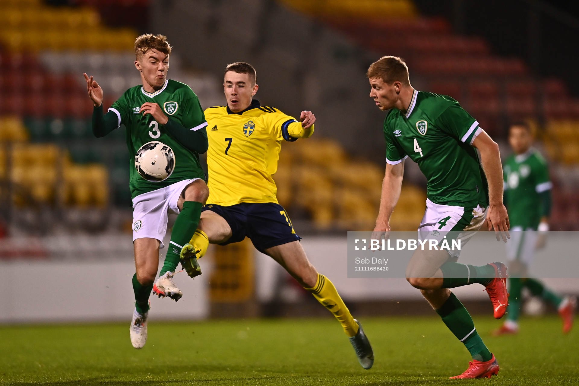 Joel Bagan of Republic and Mark McGuinness of Ireland in