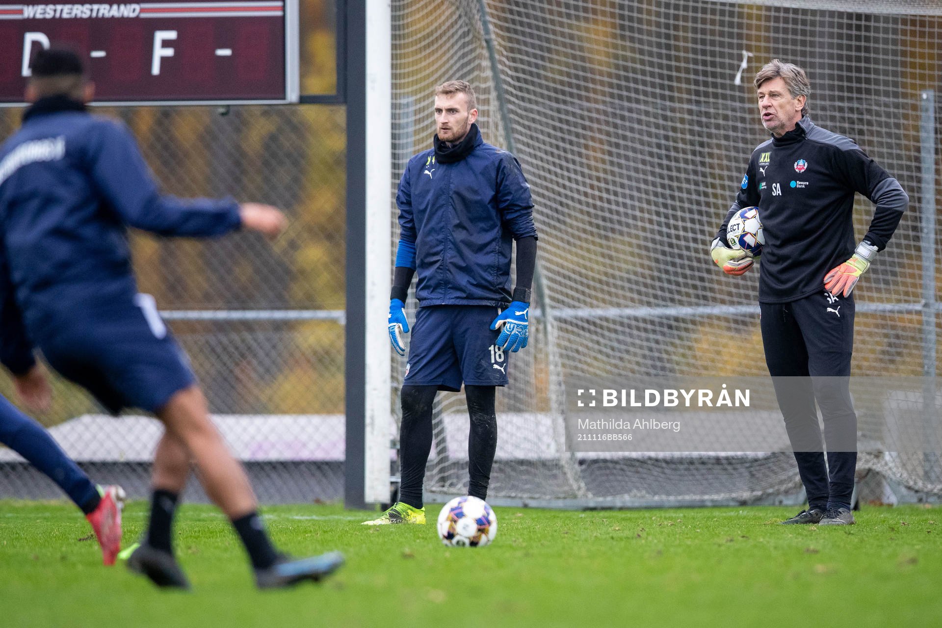 Målvakt Alexander Nilsson och målvaktstränare Sven