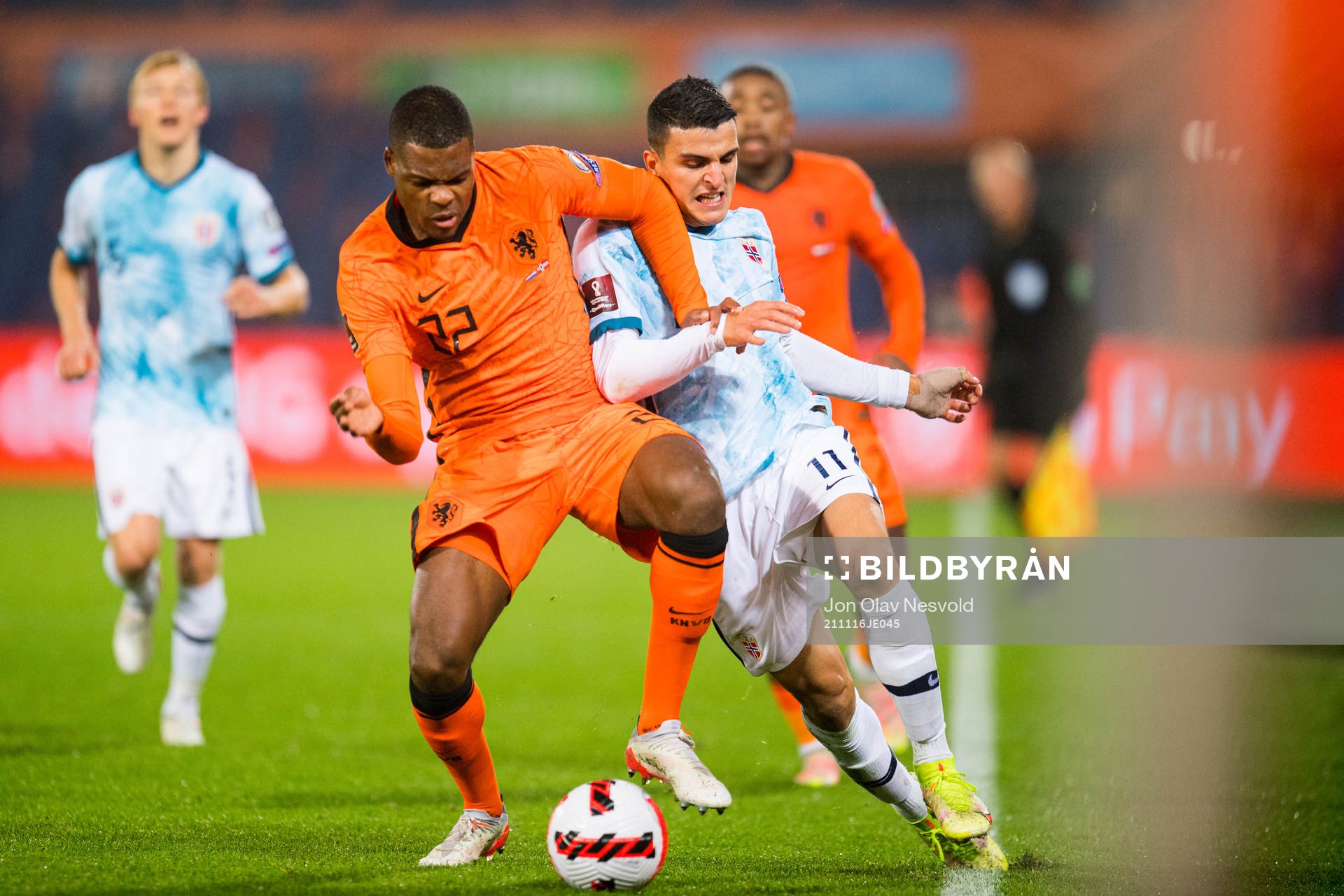 Denzel Dumfries of Netherlands and Mohamed Elyounoussi of
