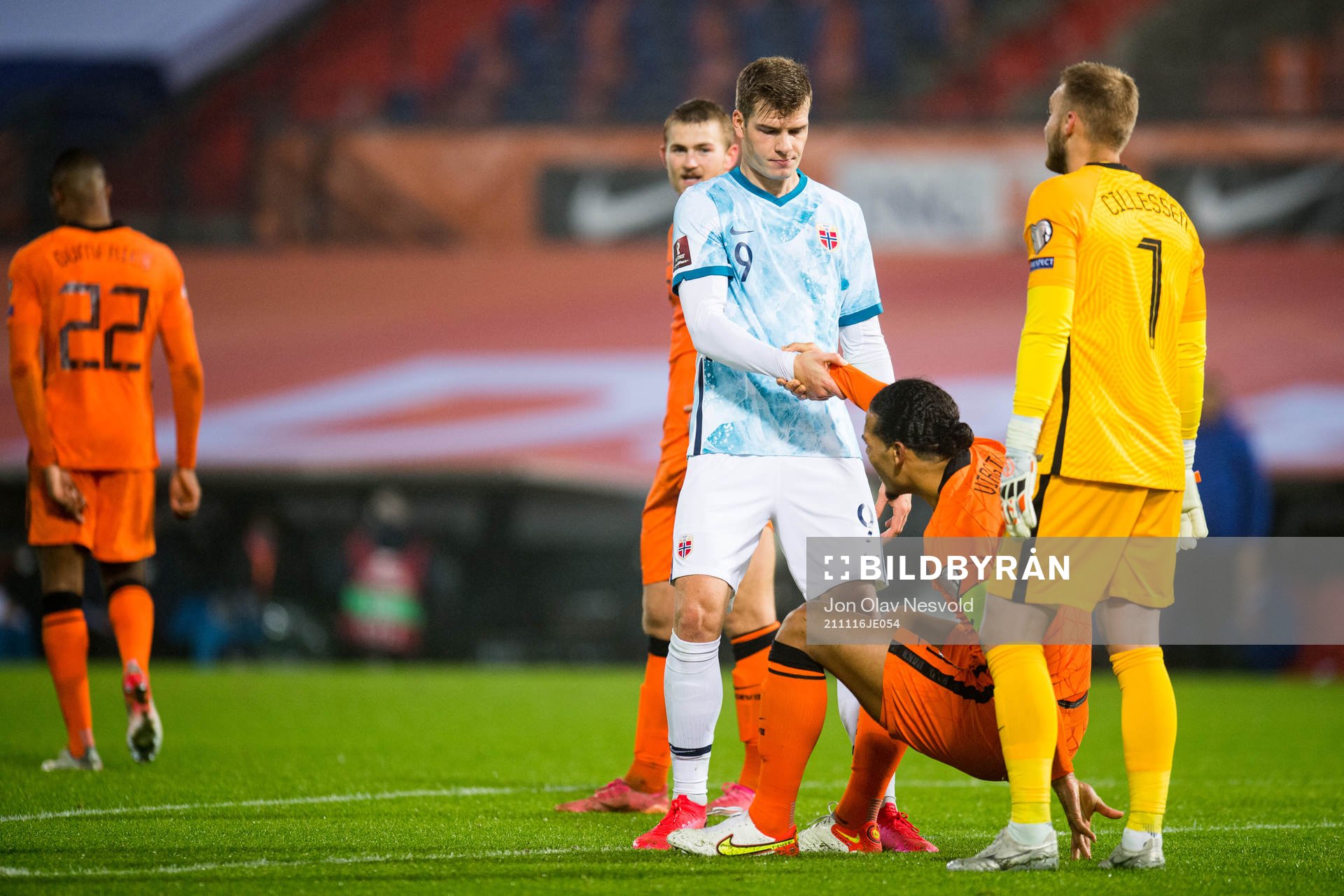 Alexander Sørloth of Norway and Virgil van Dijk of