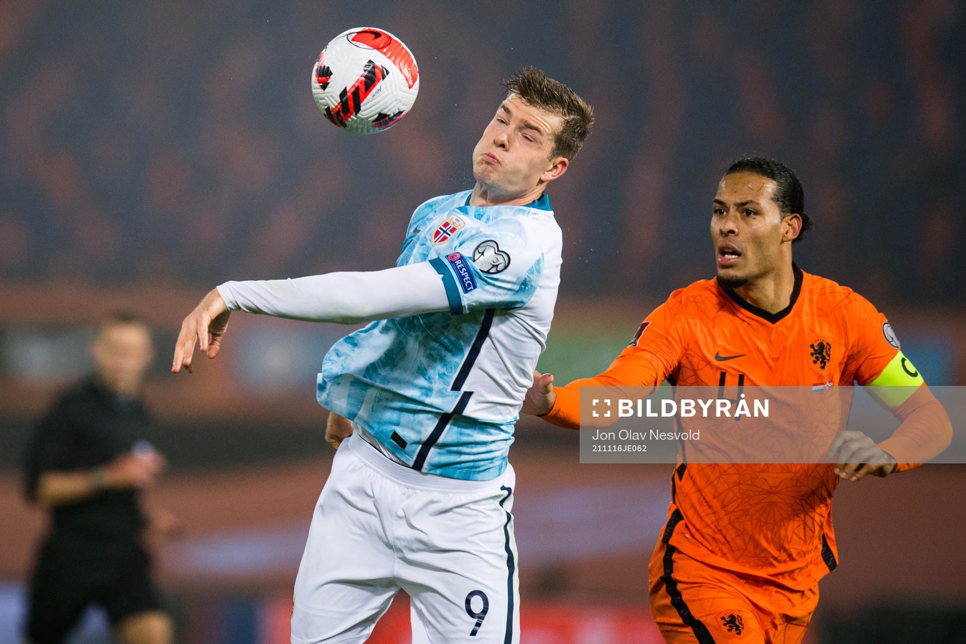 Alexander Sørloth of Norway and Virgil van Dijk of
