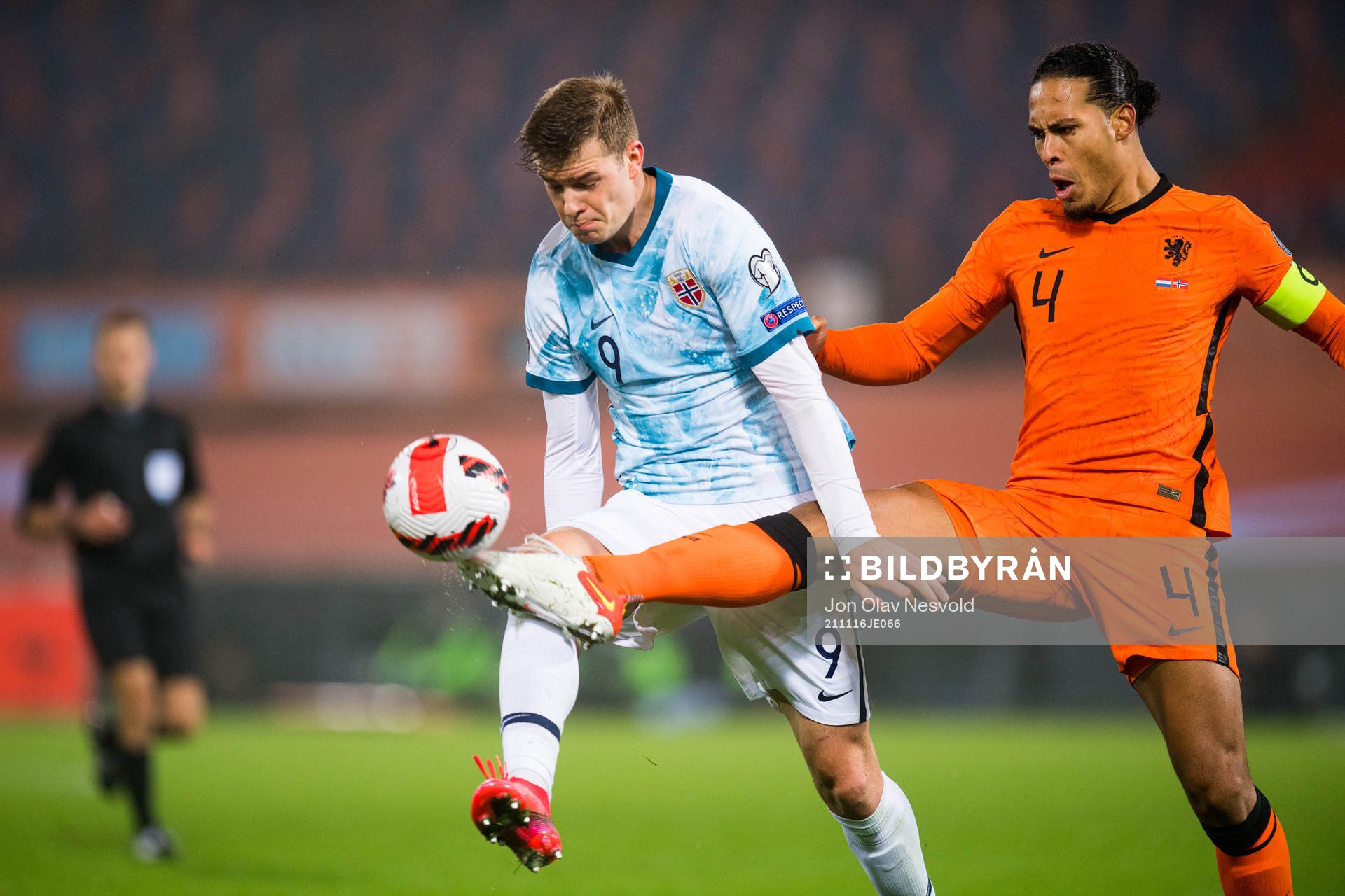Alexander Sørloth of Norway and Virgil van Dijk of