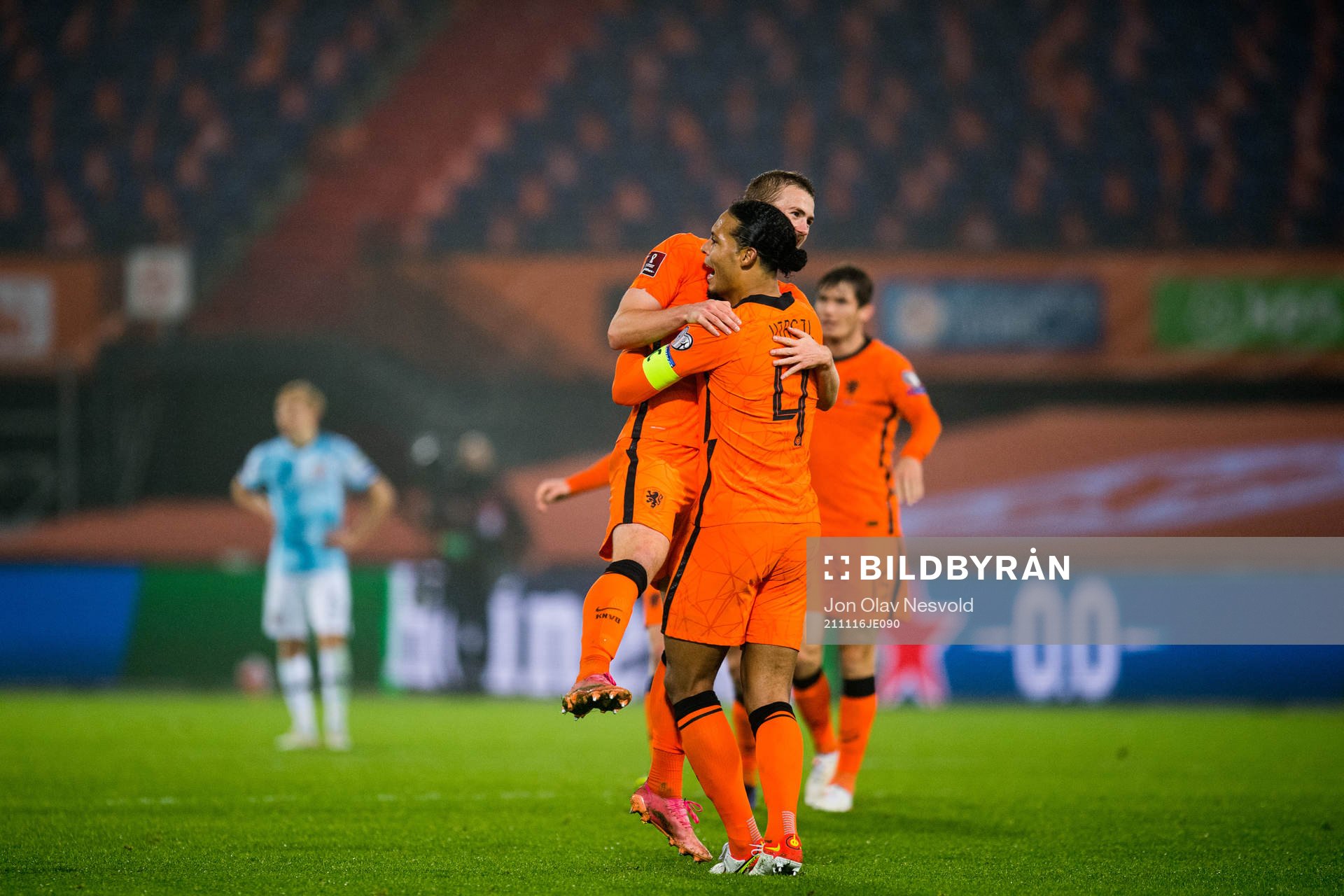 Matthijs de Ligt and Virgil van Dijk of Netherlands