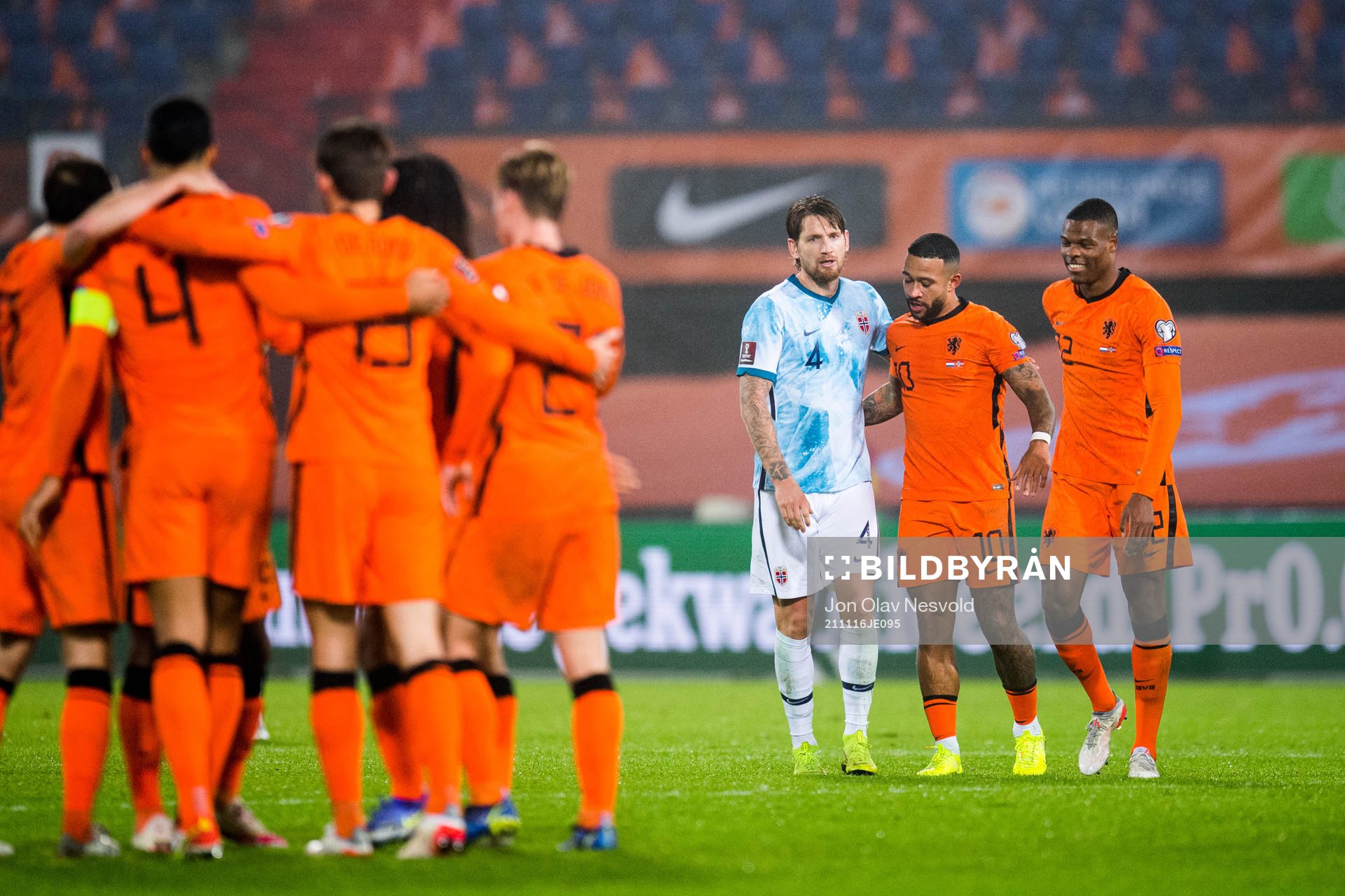 Stefan Strandberg of Norway with Memphis Depay and Denzel