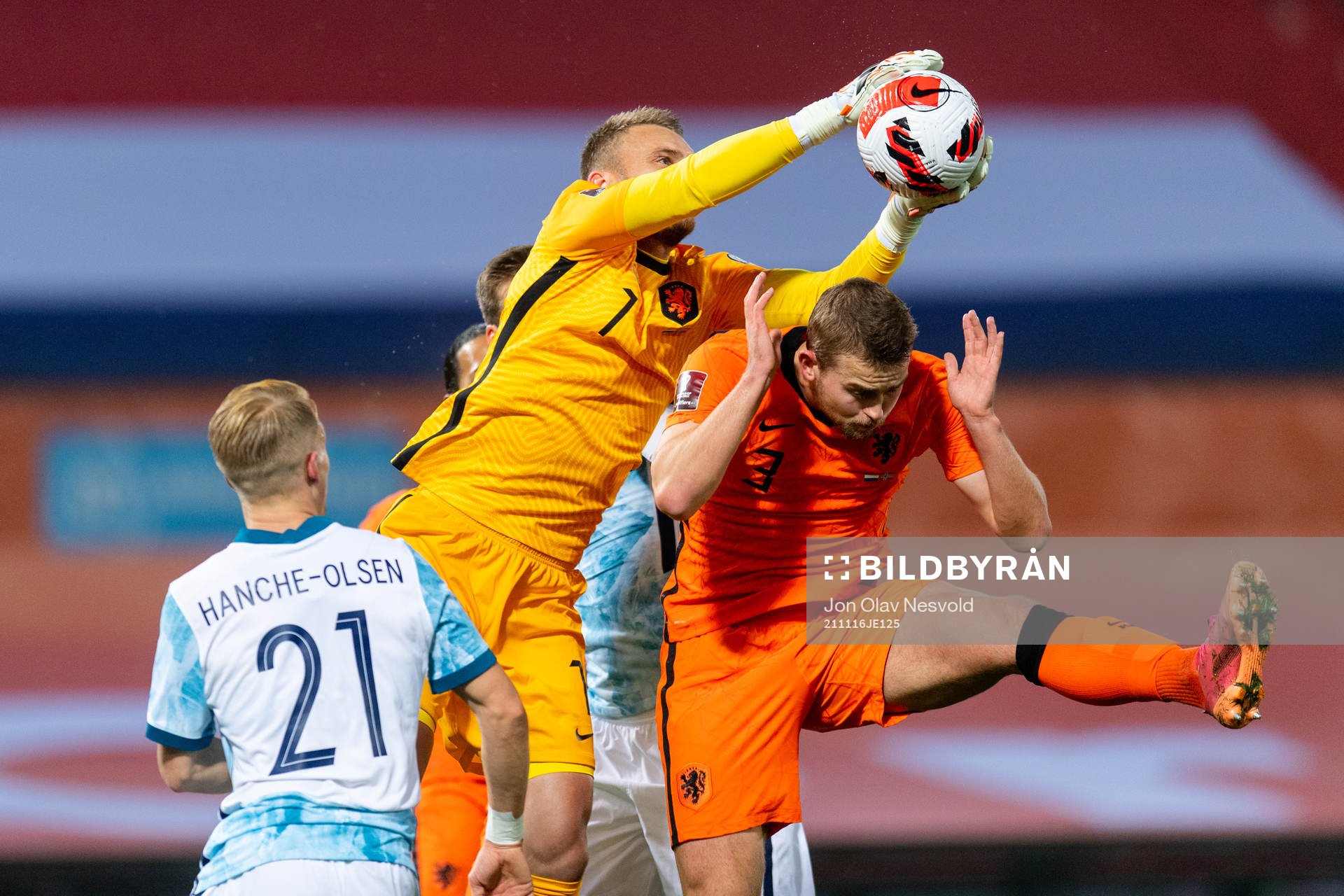 Goalkeeper Jasper Cillessen and Matthijs de Ligt of