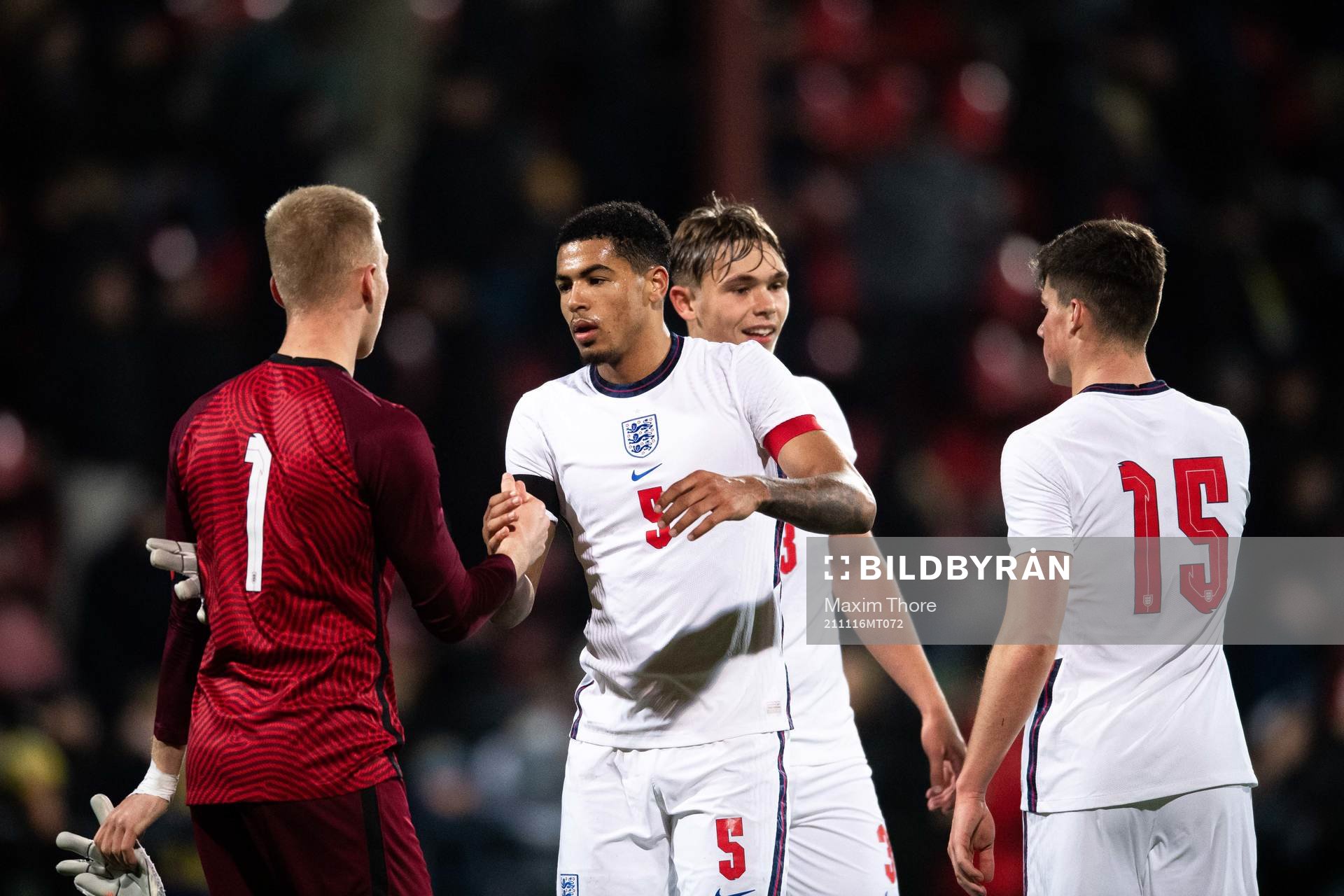 Goalkeeper Matthew Cox and Levi Colwill of England celebrate