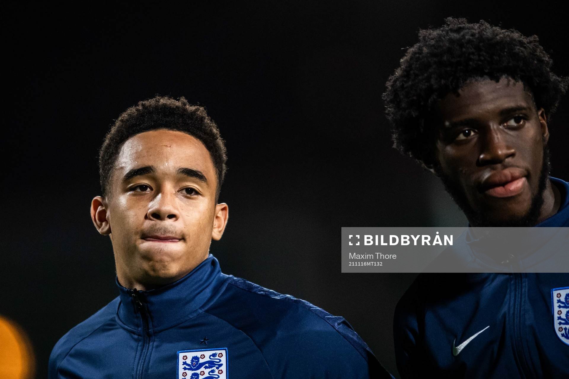 Aaron Ramsey and Samuel Iling-Junior of England at lineup
