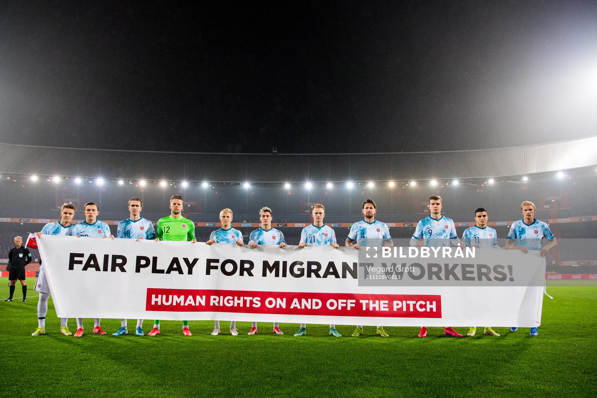 Norway's starting eleven pose for a team photo with a sign