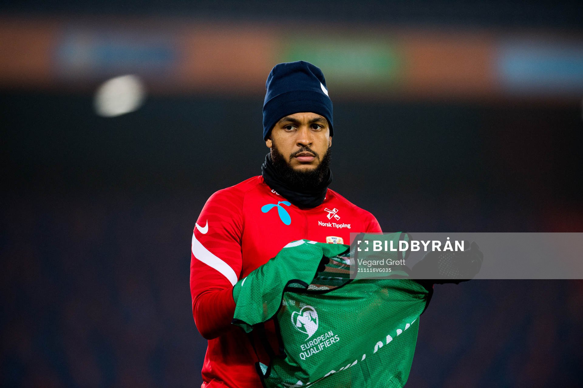 Joshua King of Norway warms up