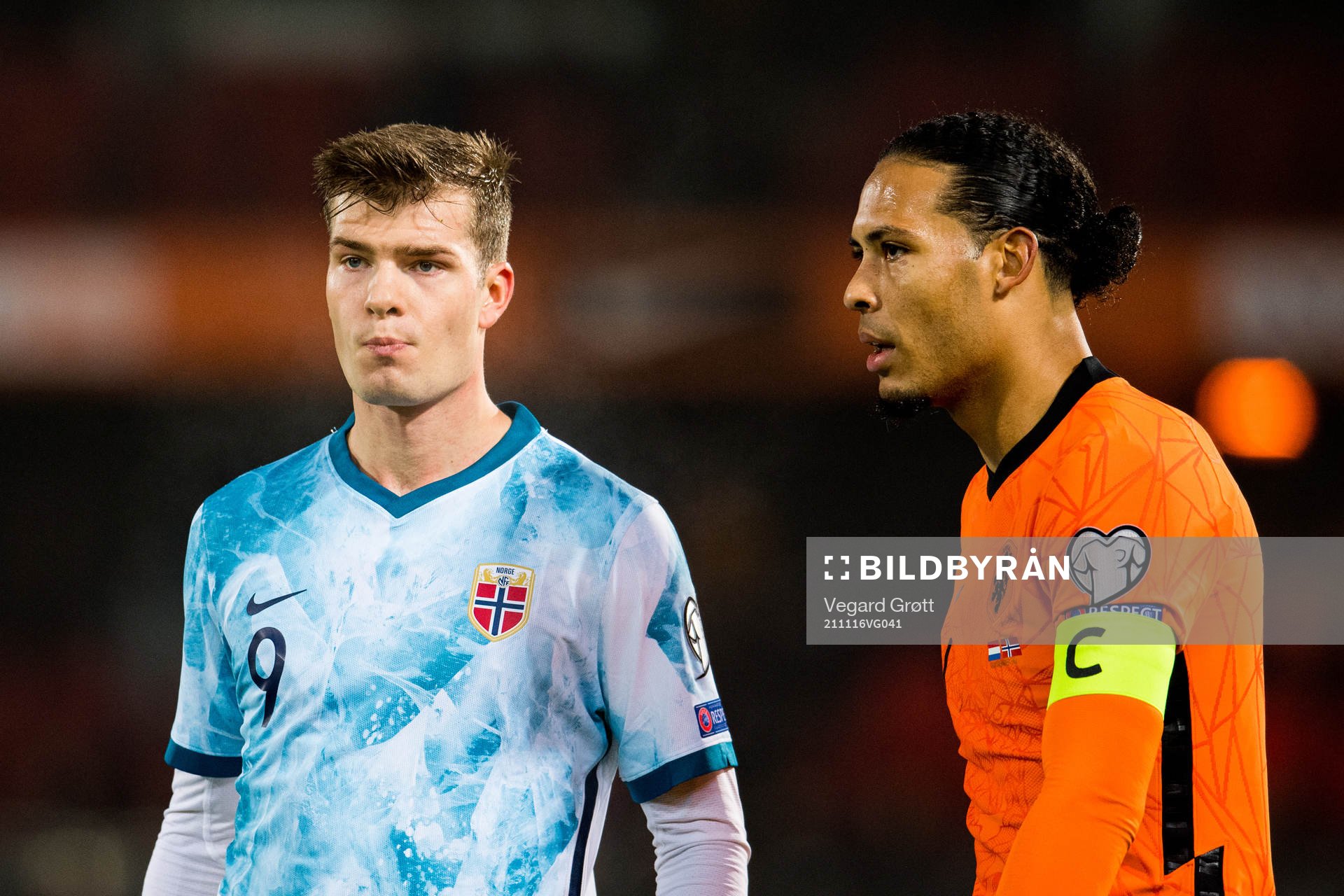 Alexander Sørloth of Norway and Virgil van Dijk of