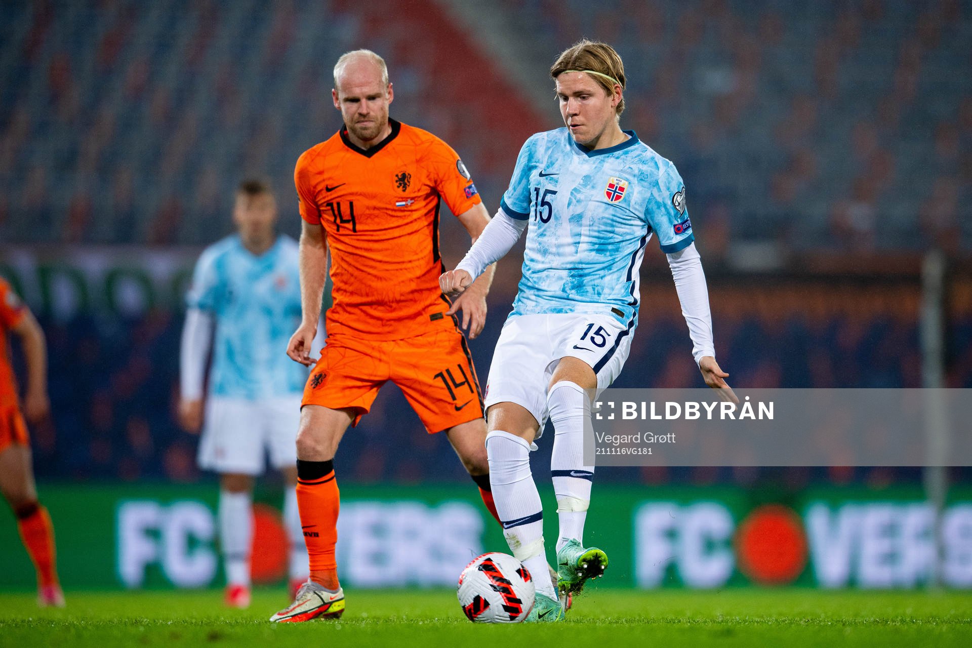 Davy Klaassen of Netherlands and Jens Petter Hauge of Norway