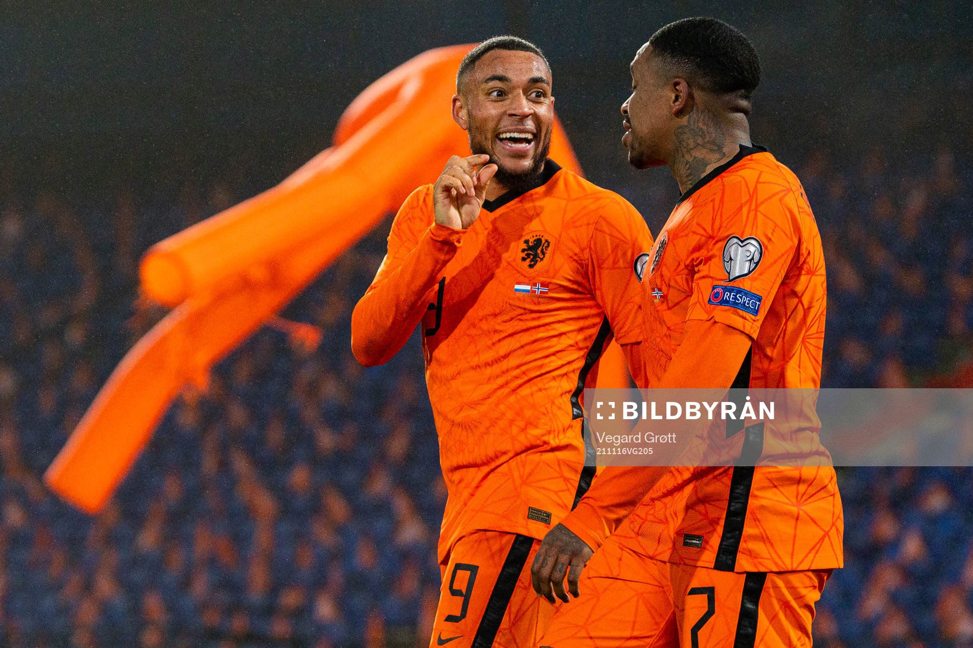 Steven Bergwijn of Netherlands celebrates with teammate