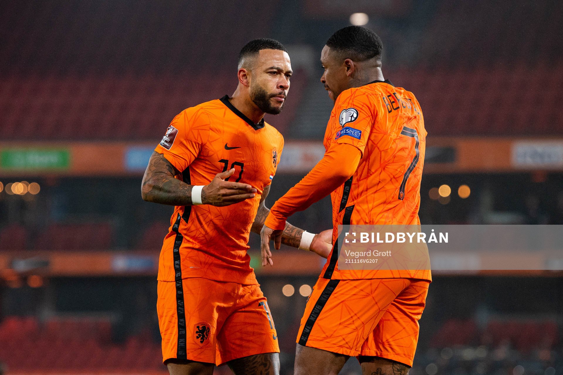 Steven Bergwijn of Netherlands celebrates with teammate