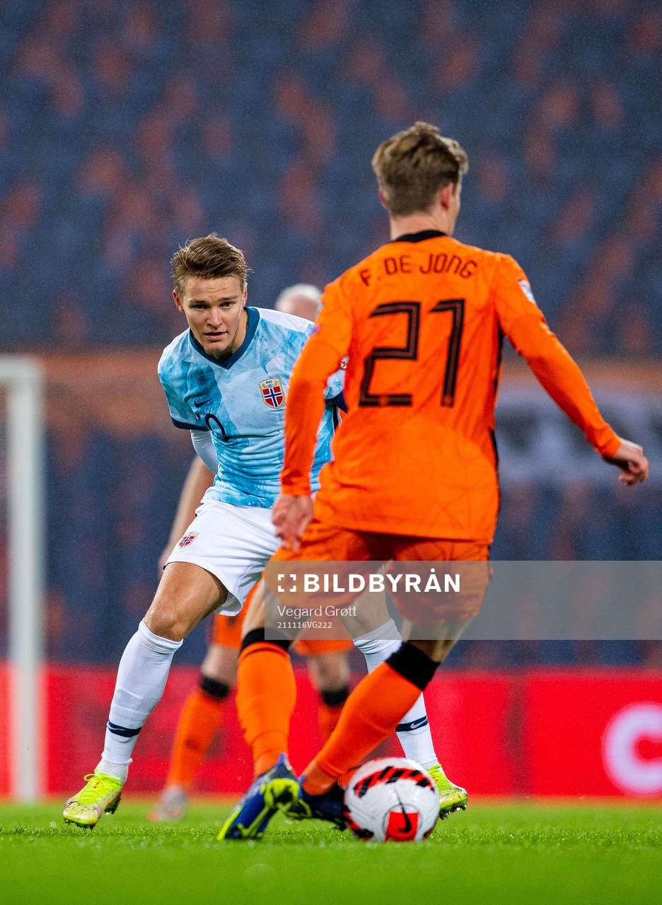 Martin Ødegaard of Norway and Frenkie de Jong of