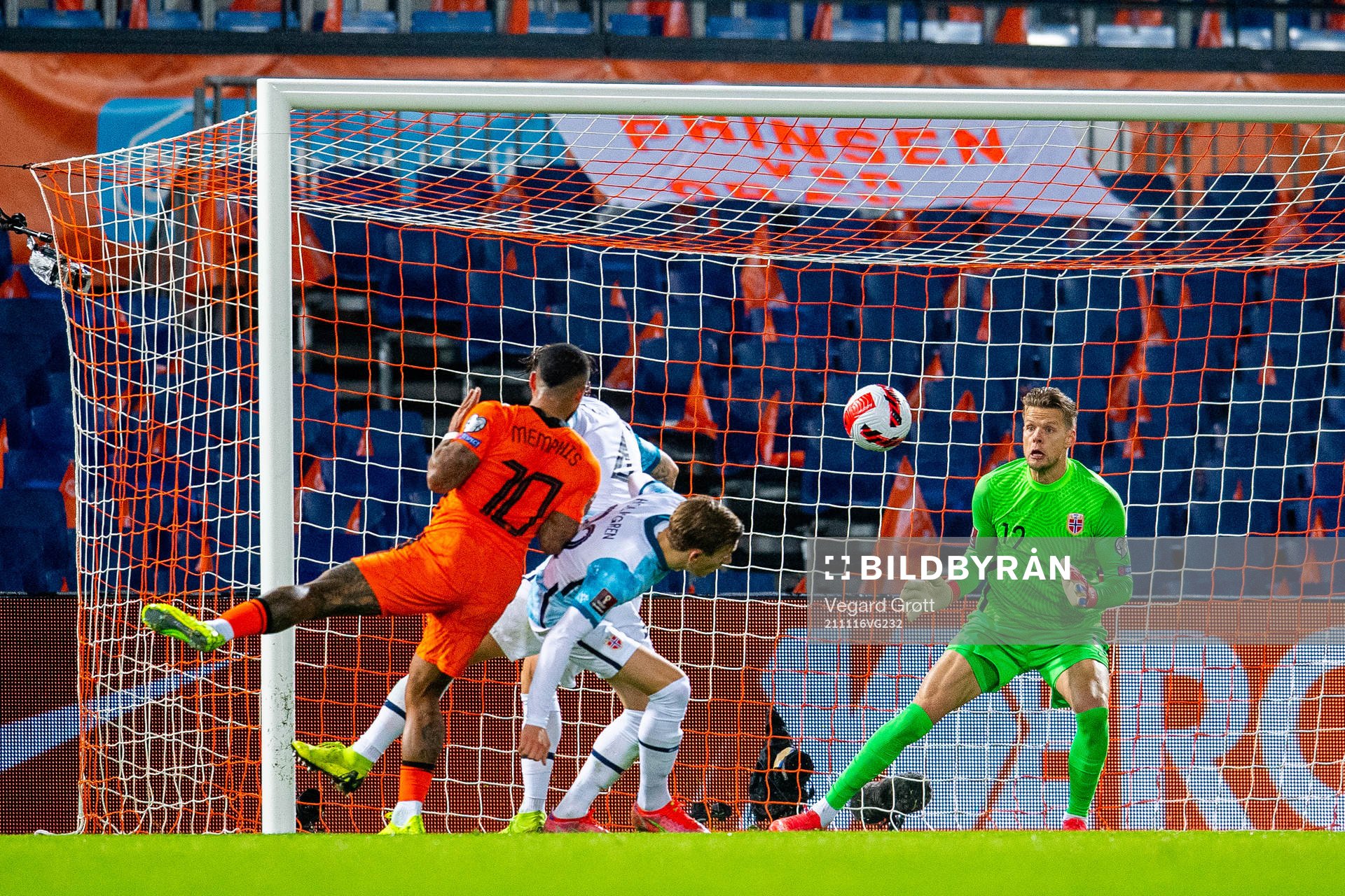 Memphis Depay of Netherlands and goalkeeper Ørjan