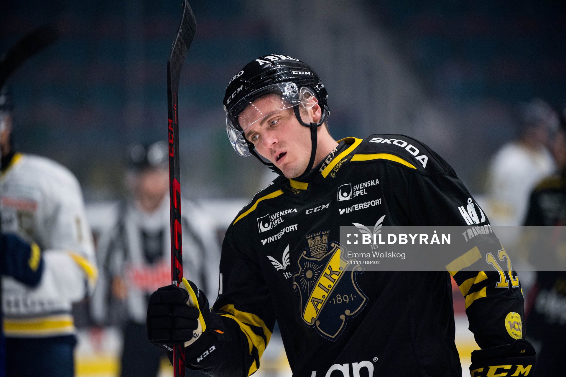 s Max Lindholm deppar