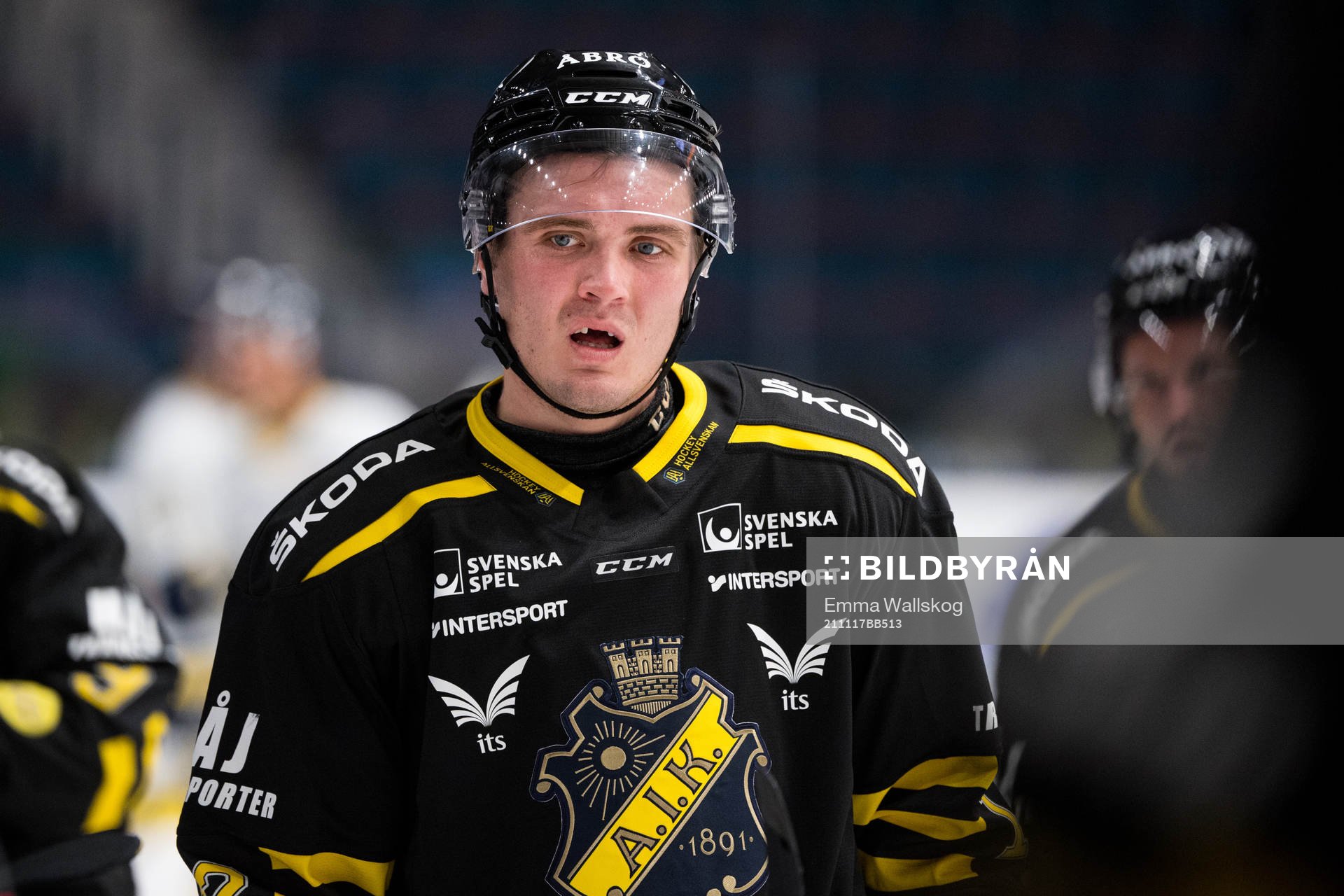 s Max Lindholm deppar